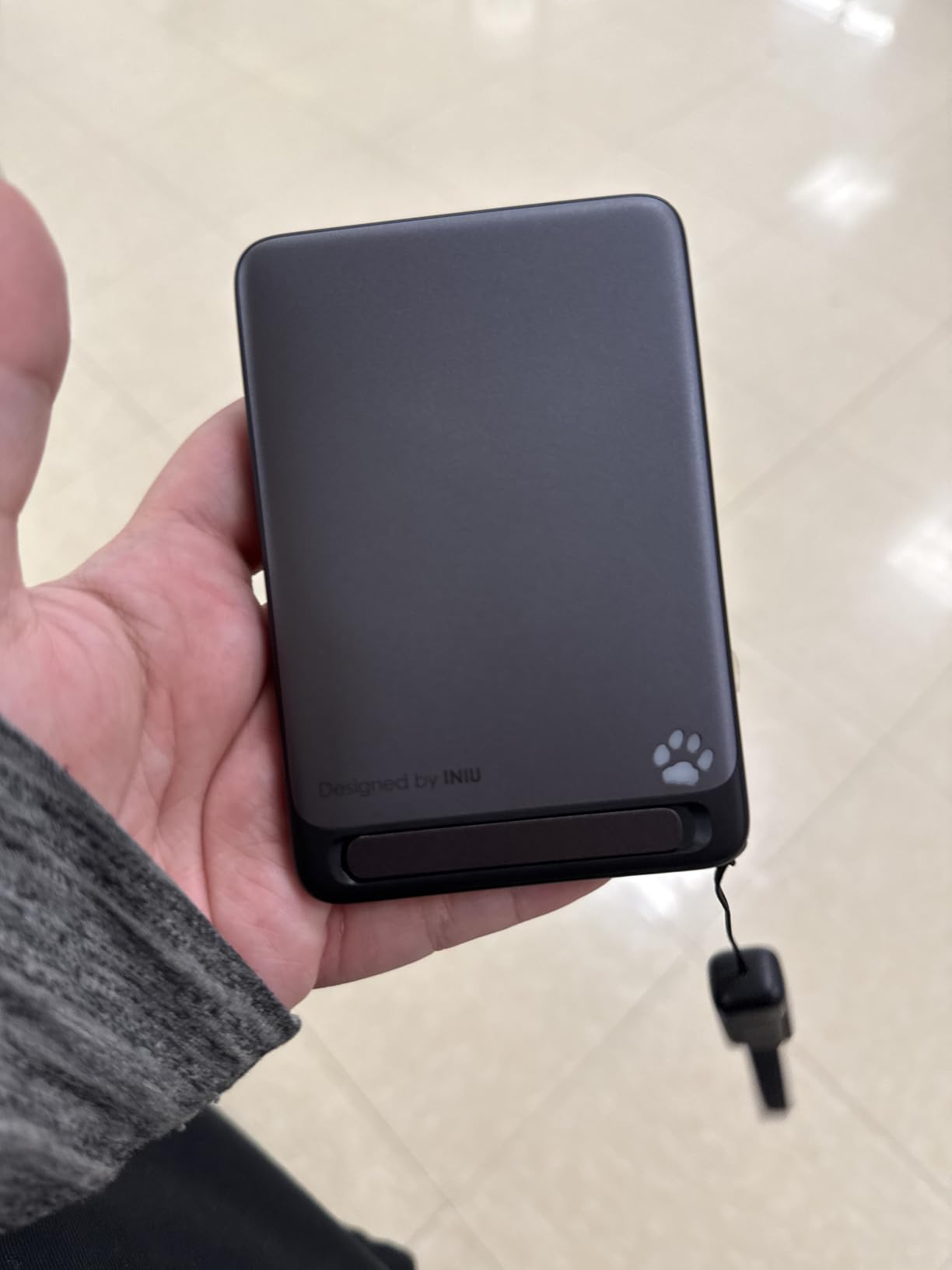 INIU for MagSafe Portable Charger, Qi2 Certified, Slimmest 45W 10000mAh Magnetic Power Bank, with USB C Cable & Stand, Fast Charging MagSafe-Compatible Battery Pack for iPhone 17 16 15 14 13 12 Only - Customer Photo 3