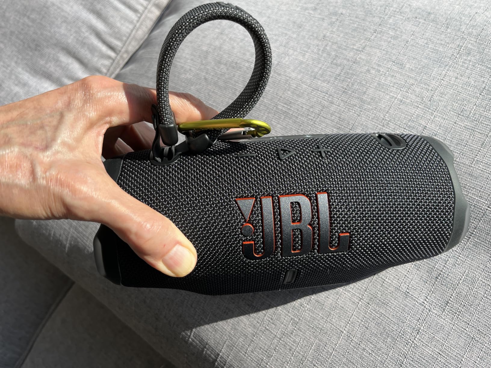 JBL Charge 6 - Portable Waterproof & Drop-Proof Bluetooth Speaker, Bold Pro Sound with AI Sound Boost, 28Hrs of Playtime, Built-in powerbank (Black) - Customer Photo 3