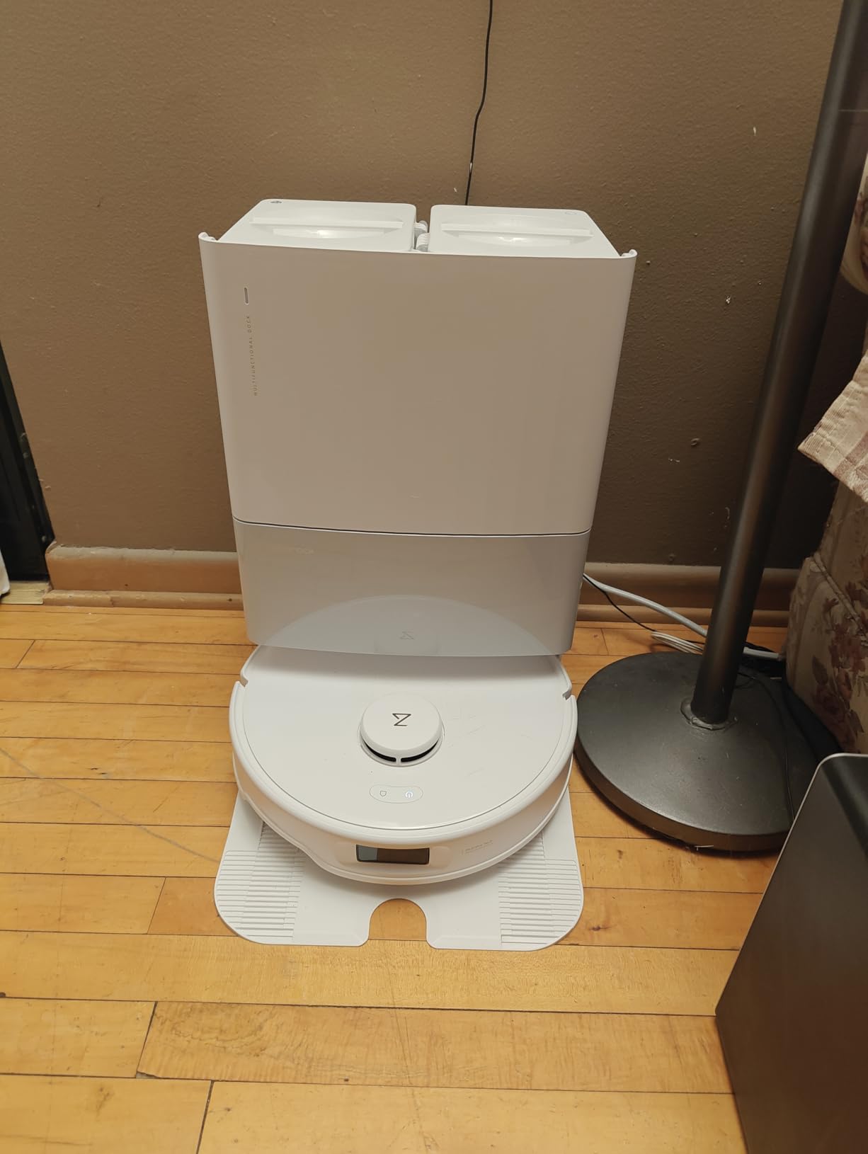 Roborock Qrevo Edge S5A Robot Vacuum and Mop, 18,500Pa, Zero-Tangling, DuoDivide Main Brush, FlexiArm Side Brush, Hot Water Mop Washing & Self-Cleaning, Warm Air Drying, Self-Emptying, Black Customer Review Roborock Qrevo Edge S5A Robot Vacuum and Mop, 18,500Pa, Zero-Tangling, DuoDivide Main Brush, FlexiArm Side Brush, Hot Water Mop Washing & Self-Cleaning, Warm Air Drying, Self-Emptying, Black - Customer Photo 1