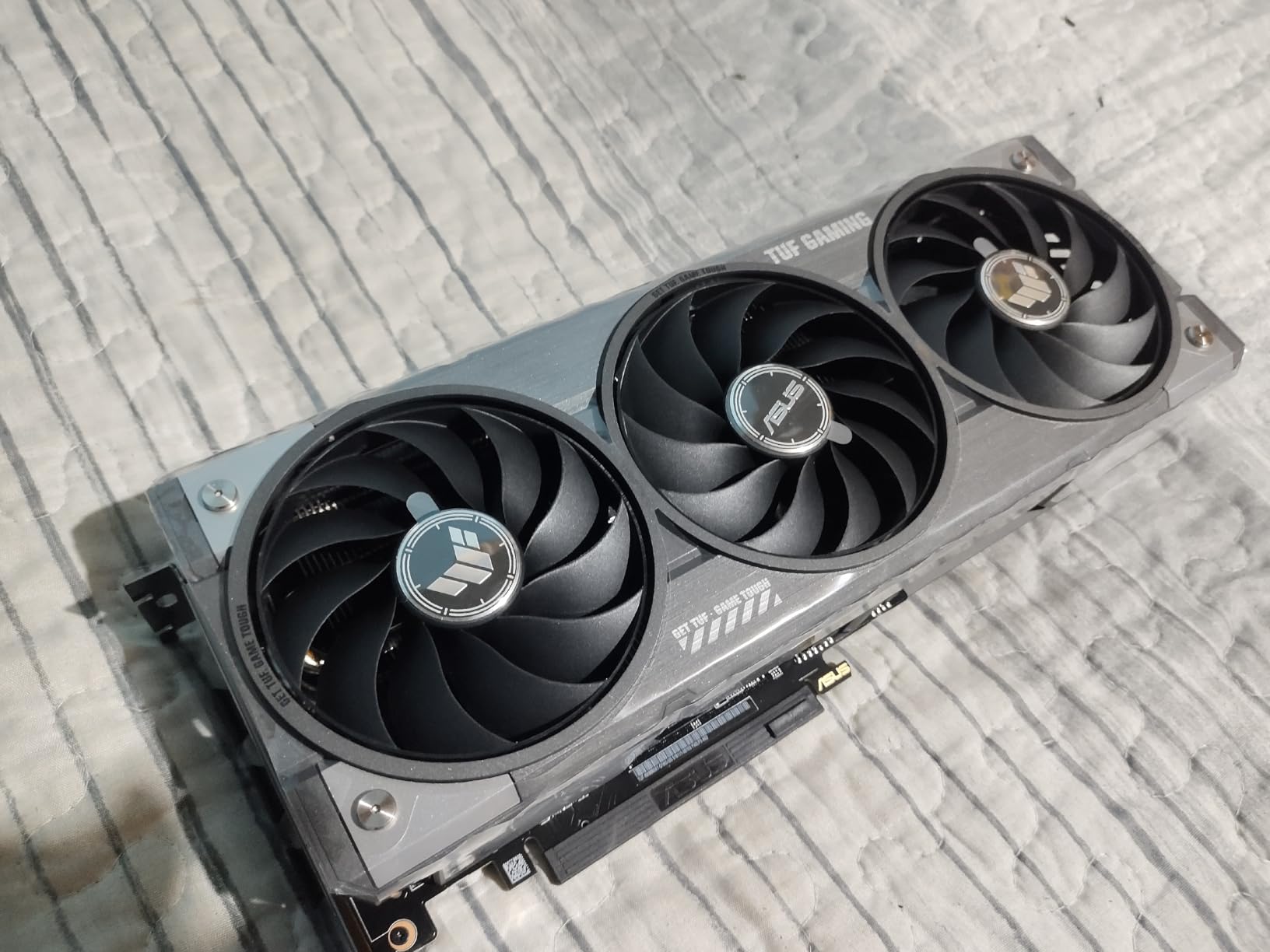 ASUS Dual Radeon RX 7600 EVO OC Edition 8GB GDDR6 (PCIe 4.0, 8 GB GDDR6, HDMI 2.1, DisplayPort 1.4a, 2.5-Slot Design, Axial-tech Fans, GPU Tweak III) customer photo 1