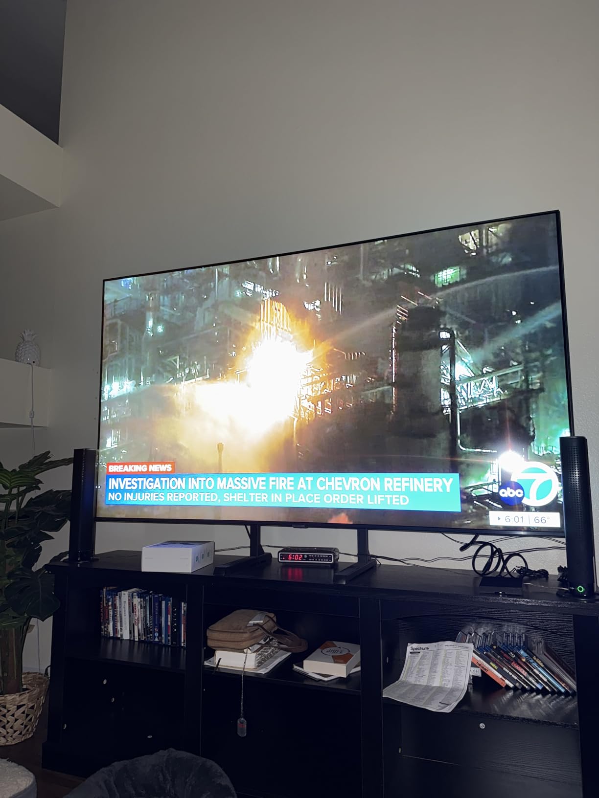 Sound Bar for Smart TV, Soundbar with Bluetooth/ARC/Opt/AUX Connect, Auto Volume Boost, 3 Equalizer Modes, 2 in 1 Detachable Soundbar for TV/PC/Gaming/Projectors - Customer Photo 1