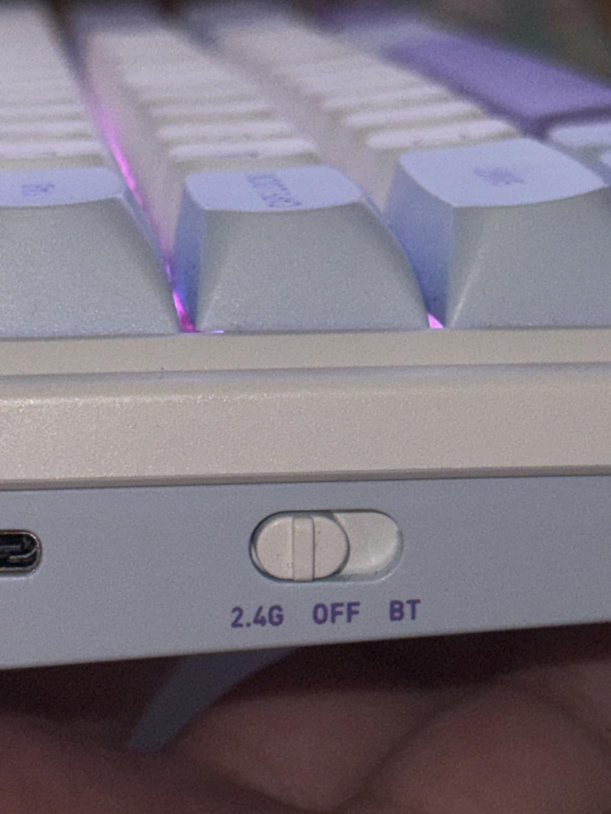 Redragon K673 GB 75% Wireless Gasket RGB Gaming Keyboard, 3-Modes 81 Keys PBT Compact Mechanical Keyboard w/Hot-Swap Socket, Dedicated Knob Control & 5-Layer Noise Dampening, Custom Linear Switch Customer Review Redragon K673 GB 75% Wireless Gasket RGB Gaming Keyboard, 3-Modes 81 Keys PBT Compact Mechanical Keyboard w/Hot-Swap Socket, Dedicated Knob Control & 5-Layer Noise Dampening, Custom Linear Switch - Customer Photo 3