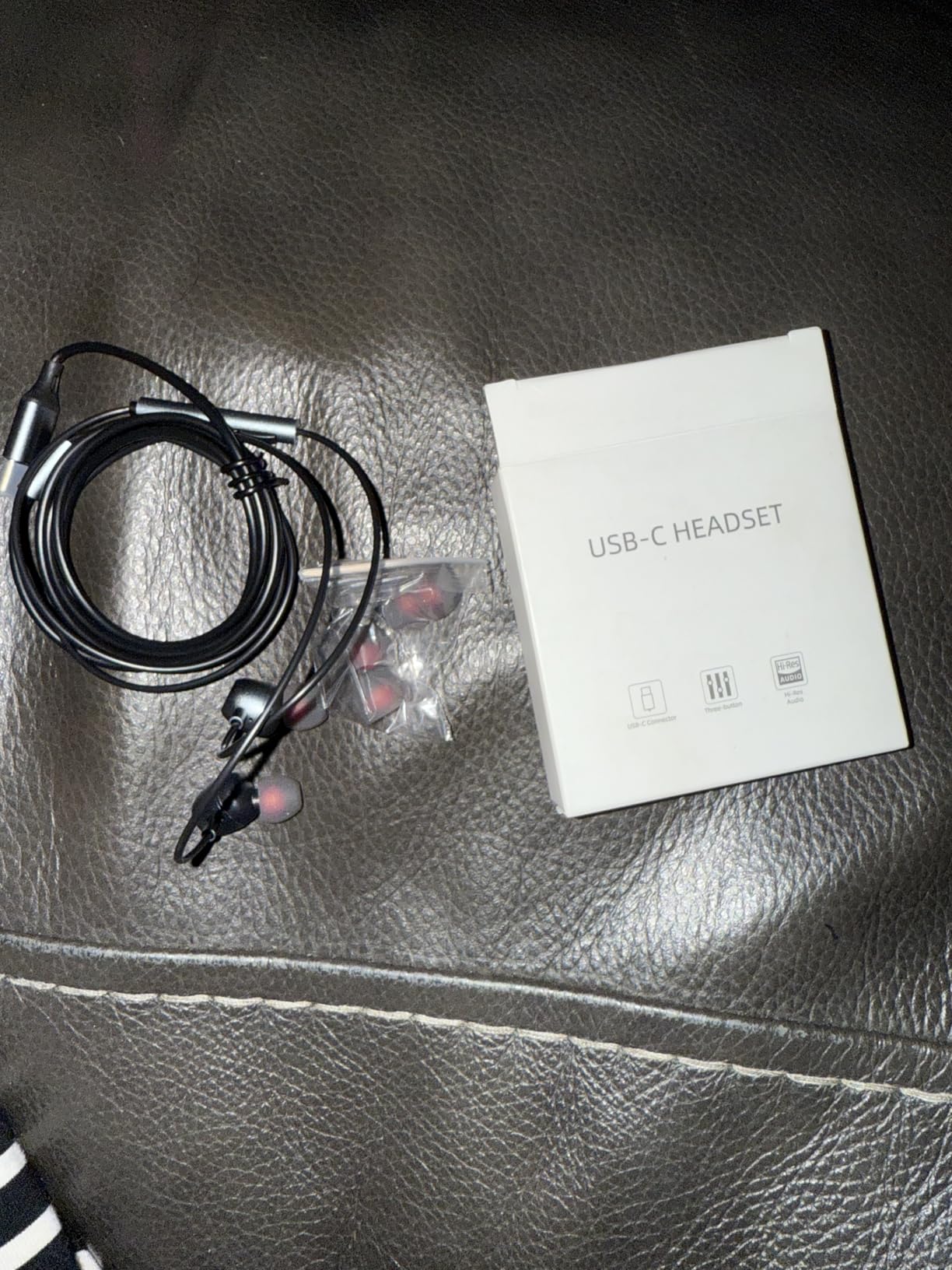 USB C Headphones for Samsung S24 S23 FE S22 S21 S20 A53 A54 Wired Earbuds Metal in-Ear Type C Earphone with Microphone Volume Control Bass Stereo for iPhone 17 Pro Max iPhone 16 Pro Max Pixel (Black) - Customer Photo 1