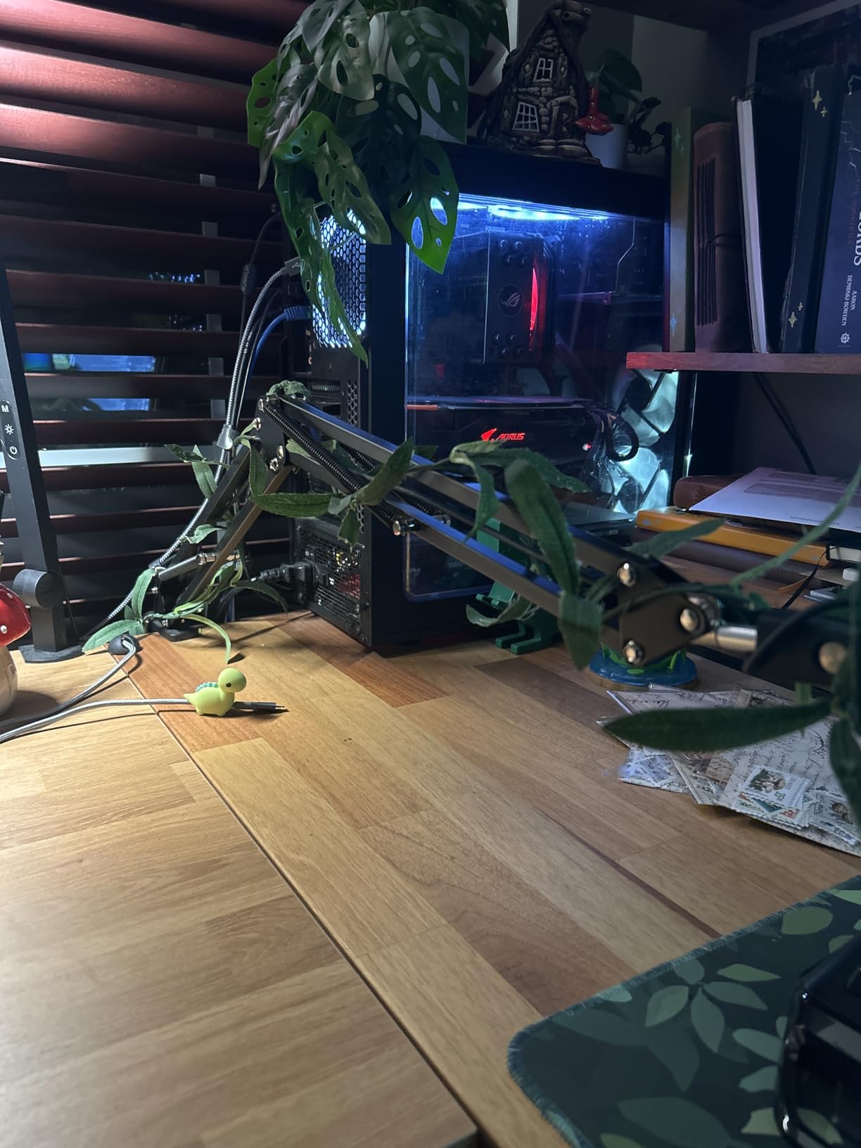 FIFINE Microphone Boom Arm, Suspension Mic Arm Stand with Mount Clamp, Metal Scissor Mic Stand with 3/8