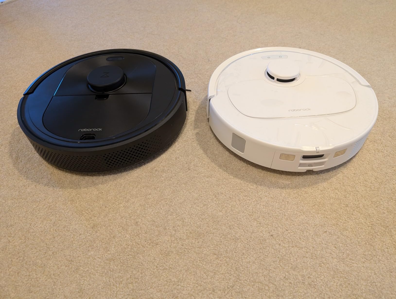 roborock Qrevo Series Robot Vacuum and Mop, 8000Pa Suction, Upgraded from Qrevo S, Anti-Tangle Brushes, Smart Obstacle Avoidance, Auto Mop Washing, All-in-One Dock, 200RPM Spinning Mops, Black(QV 35A) - Customer Photo 1