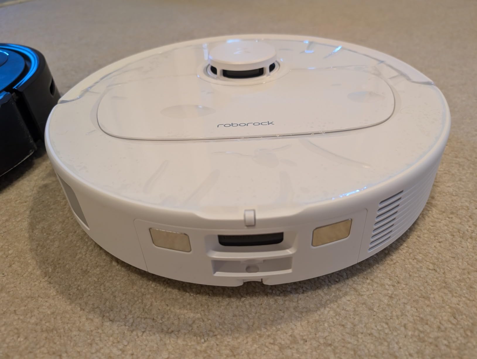 roborock Qrevo Series Robot Vacuum and Mop, 8000Pa Suction, Upgraded from Qrevo S, Anti-Tangle Brushes, Smart Obstacle Avoidance, Auto Mop Washing, All-in-One Dock, 200RPM Spinning Mops, Black(QV 35A) - Customer Photo 2