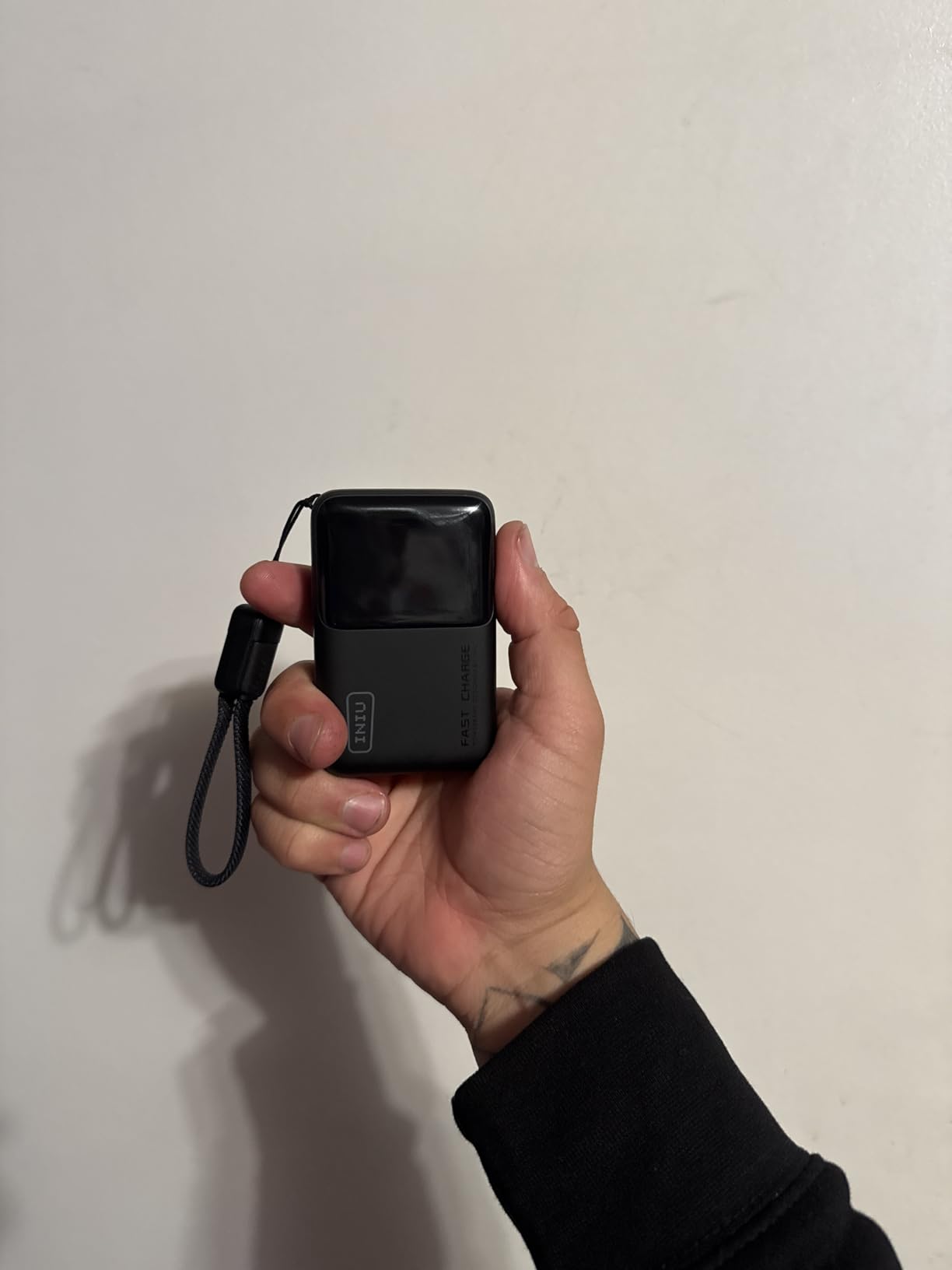 INIU Pocket Size Portable Charger, Ultra Small 10000mAh 45W PD Power Bank, USB C in&Out Fast Charging Battery Pack, Travel Essentials Powerbank for iPhone 17 16 15 14 Pro Air, Xiaomi, Samsung S24 etc - Customer Photo 2