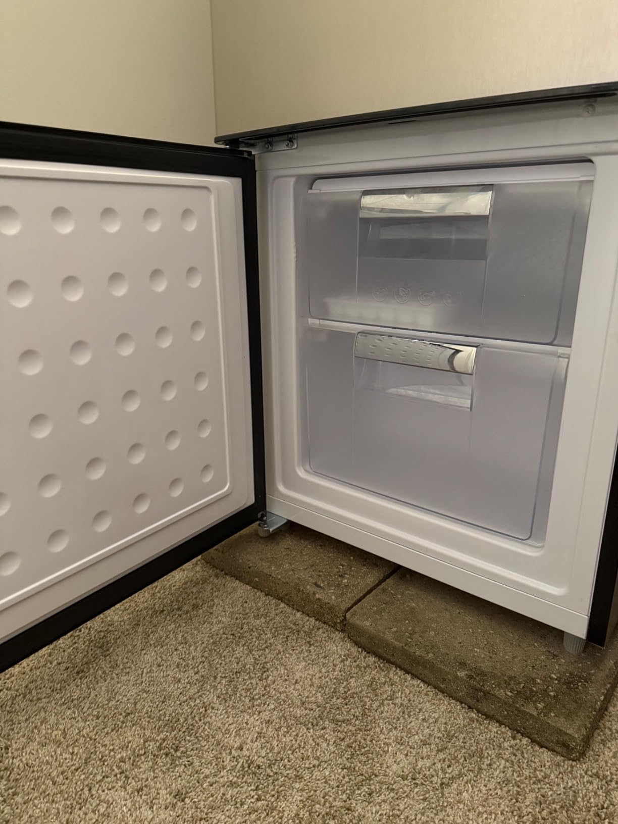 BANGSON 7.1 Cu.Ft Refrigerator with Freezer, Apartment Size Fridge with Bottom Freezer, Large Capacity, Energy Saving, Adjustable Thermostat, Low Noise, Black - Customer Photo 4