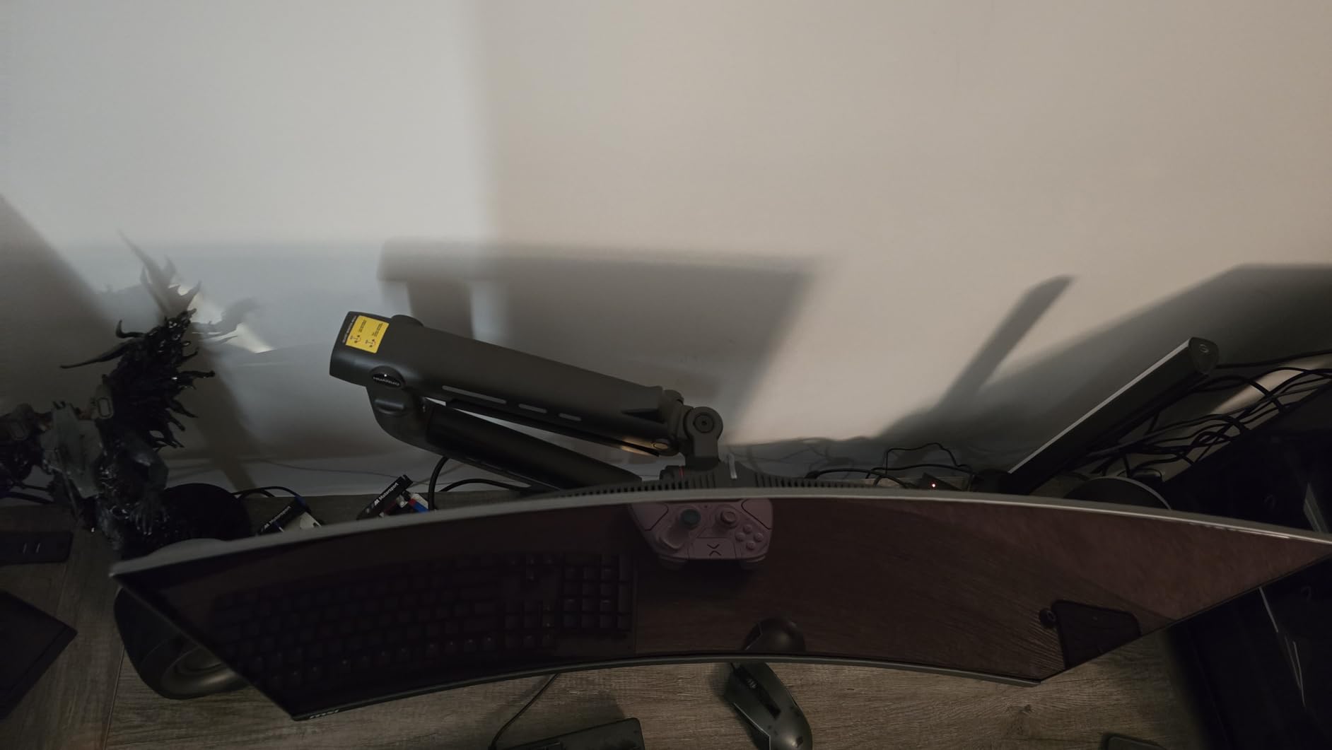 HUANUO RGB Monitor Arm for Ultrawide Screens up to 49″, Heavy-Duty Single Mount Holds 44 lbs, Fully Adjustable Gaming Monitor Arm with C-Clamp & Grommet Base, Max VESA 100 x 100mm - Customer Photo 2