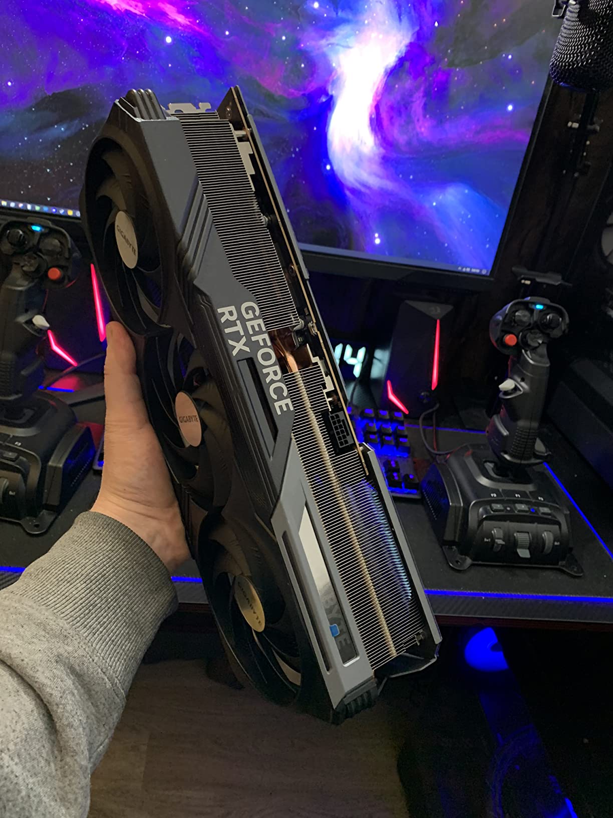 GIGABYTE GeForce RTX 5080 WINDFORCE OC SFF 16G Graphics Card - Customer Photo 2
