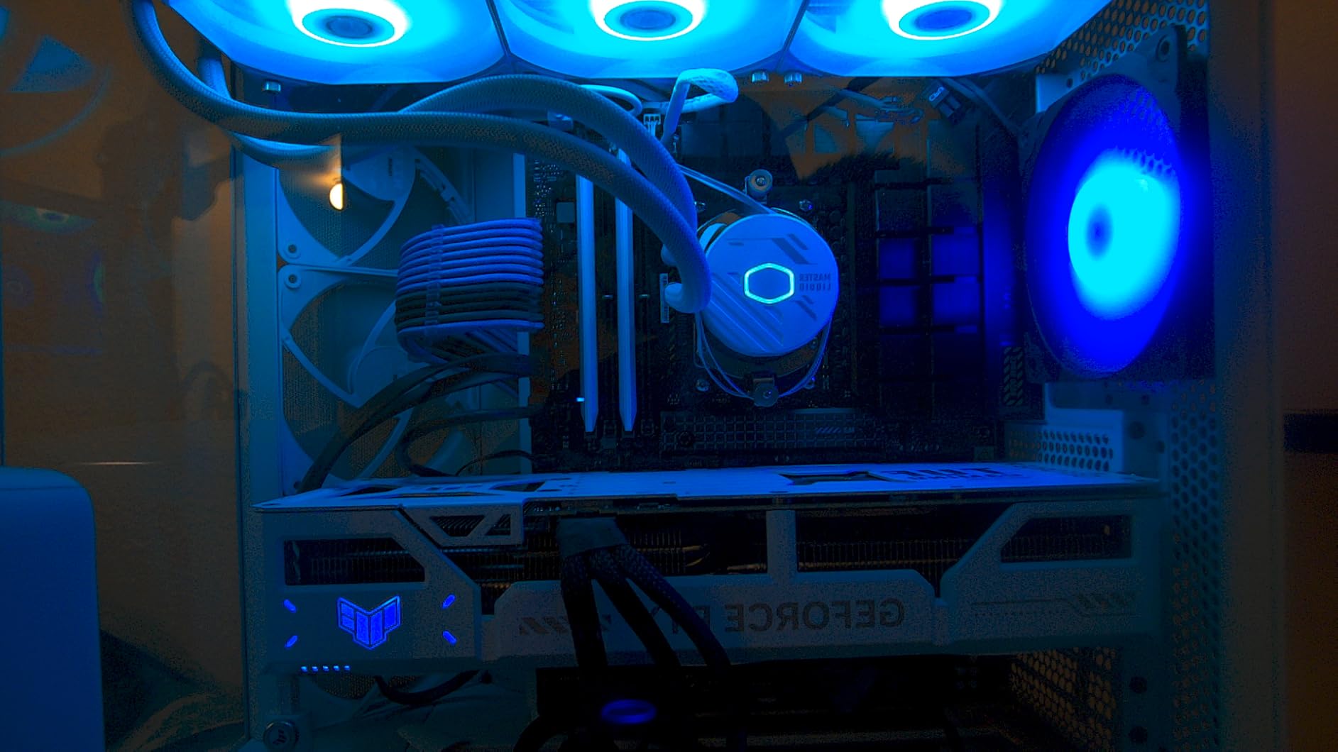 ASUS TUF Gaming GeForce RTX ™ 5070 Ti 16GB GDDR7 OC Edition Gaming Graphics Card (PCIe® 5.0, HDMI®/DP 2.1, 3.125-slot, Military-Grade Components, Protective PCB Coating, axial-tech Fans) - Customer Photo 4