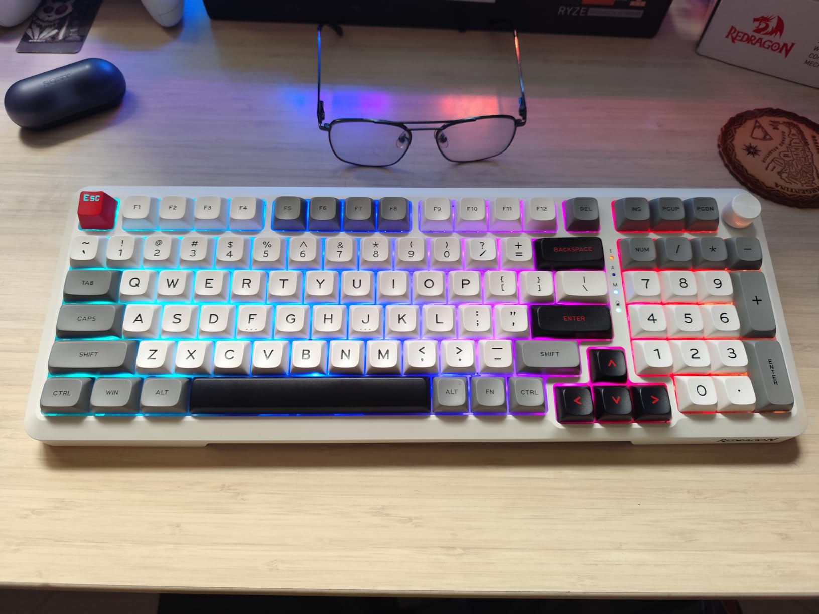 Redragon Wireless Mechanical Keyboard, 3 Mode Gasket Mounted RGB Gaming Keyboard with Volume Knob, Pre-Lubed Linear Switches, MDA-Profile, 98 Keys Hot Swappable Creamy Keyboard for Pc/Tablet/Xbox Blue - Customer Photo 1