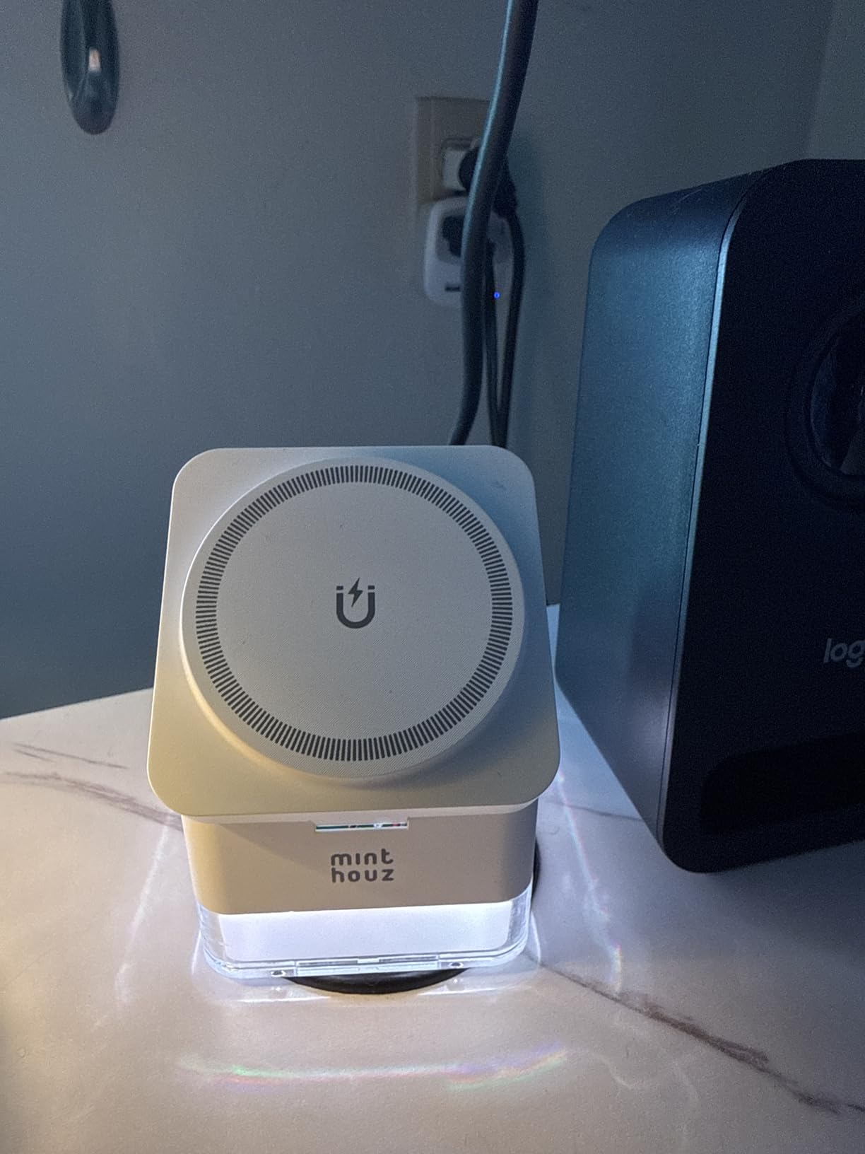 Minthouz 3 in 1 Apple Charging Station: Wireless Charger iPhone Magnetic Charger with Multi-Color Light for Multiple Devices – iPhone 17, 16, 15, 14, 13,Pro/Max, Apple Watch Series & AirPods Pro/4/3/2 - Customer Photo 1