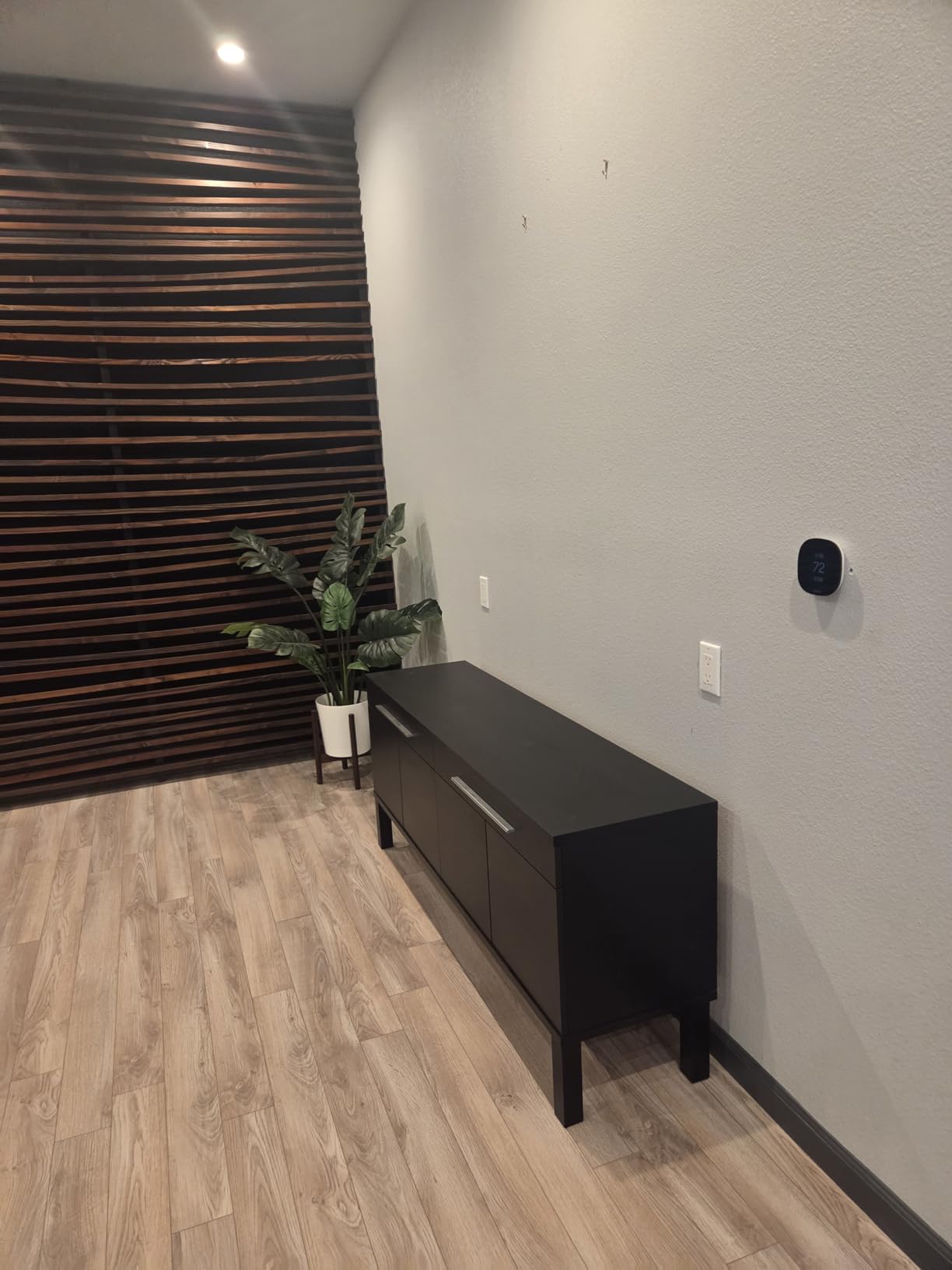 ecobee Smart Thermostat Essential - Energy Star Certified programmable Wi-Fi Thermostat - Works with Siri, Alexa, and Google Assistant Customer Review ecobee Smart Thermostat Essential - Energy Star Certified programmable Wi-Fi Thermostat - Works with Siri, Alexa, and Google Assistant - Customer Photo 3