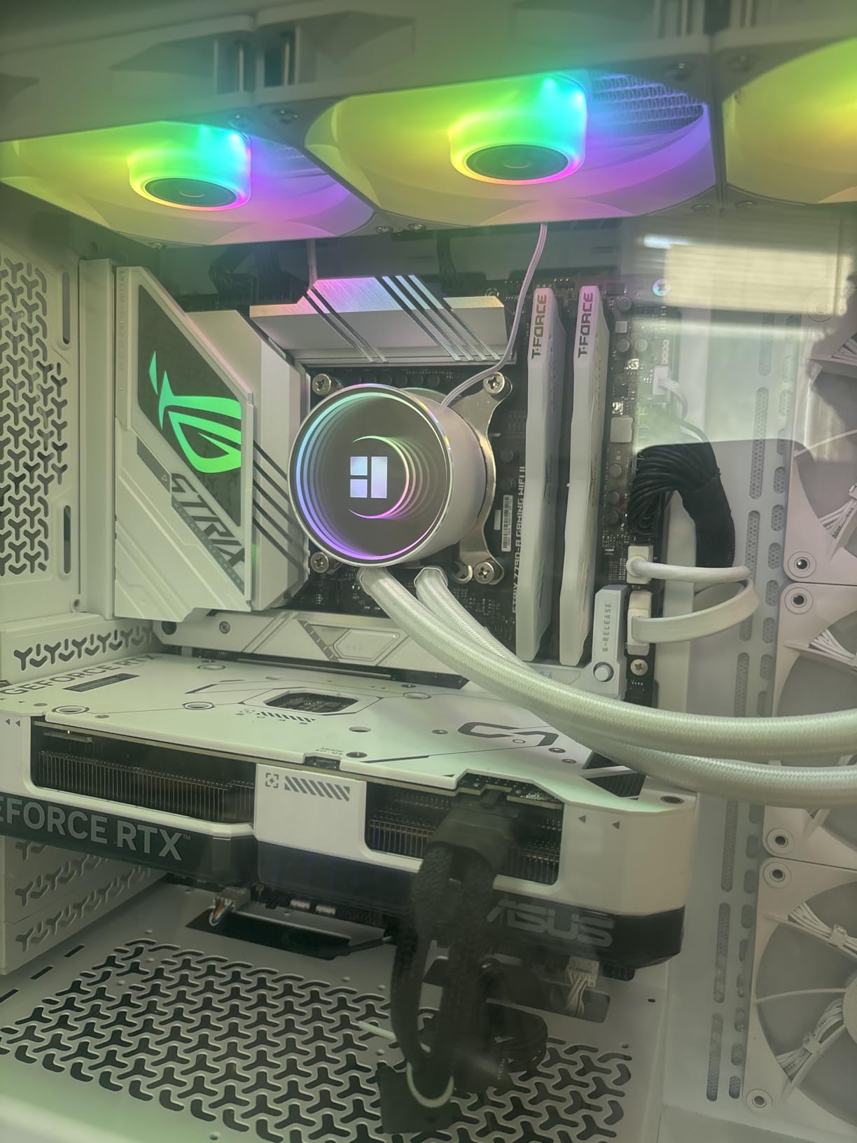 ASUS ROG Strix Z890-H Gaming WiFi Z890 LGA 1851 ATX Motherboard, Intel® Core™ Ultra Series 2 Ready, Advanced AI PC-Ready, 16+2+1+2 Stages, DDR5, 5Gb LAN, WiFi 7, 4X M.2, PCIe 5.0, USB Type-C®, AI OC Customer Review ASUS ROG Strix Z890-H Gaming WiFi Z890 LGA 1851 ATX Motherboard, Intel® Core™ Ultra Series 2 Ready, Advanced AI PC-Ready, 16+2+1+2 Stages, DDR5, 5Gb LAN, WiFi 7, 4X M.2, PCIe 5.0, USB Type-C®, AI OC - Customer Photo 3