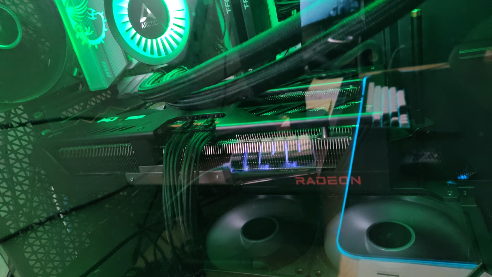 Sapphire 11348-03-20G Pulse AMD Radeon™ RX 9070 XT Gaming Graphics Card with 16GB GDDR6, AMD RDNA 4 Customer Review Sapphire 11348-03-20G Pulse AMD Radeon™ RX 9070 XT Gaming Graphics Card with 16GB GDDR6, AMD RDNA 4 - Customer Photo 2