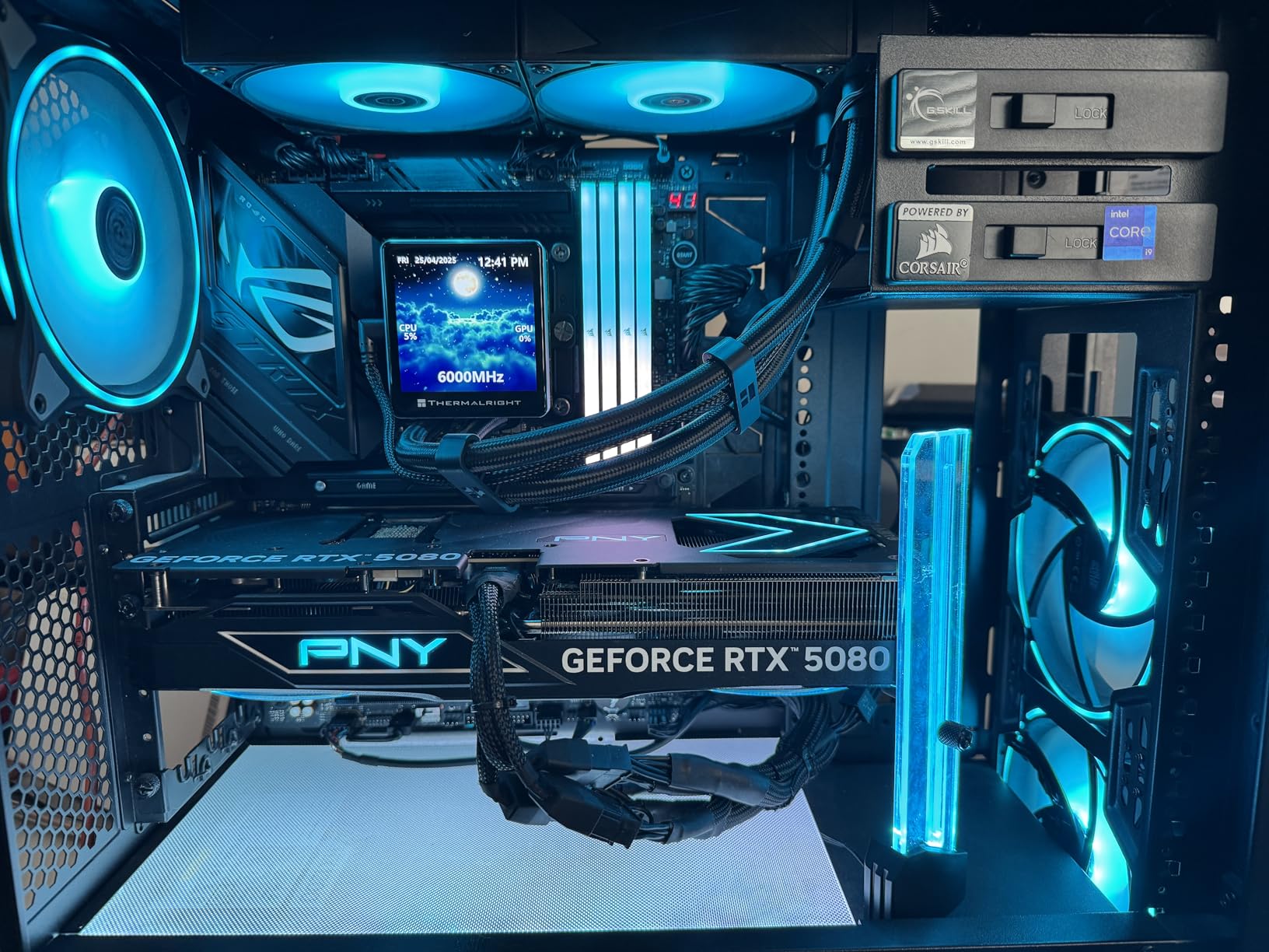 PNY NVIDIA GeForce RTX™ 5080 Epic-X™ ARGB OC Triple Fan, Graphics Card (16GB GDDR7, 256-bit, Boost Speed: 2775 MHz, PCIe® 5.0, HDMI®/DP 2.1, 2.99-Slot, NVIDIA Blackwell Architecture, DLSS 4) - Customer Photo 2