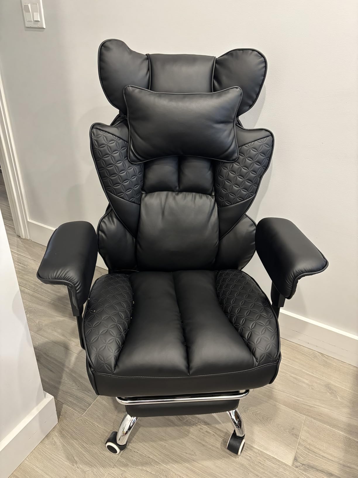 COMHOMA Big and Tall Office Chair 400LBS Wide Ergonomic Gaming Chair with Deluxe Embossing Designed Leather with Foot Rest,150°Reclining Adjustable Armrests Pocket Spring Back Support and Pillow - Customer Photo 2