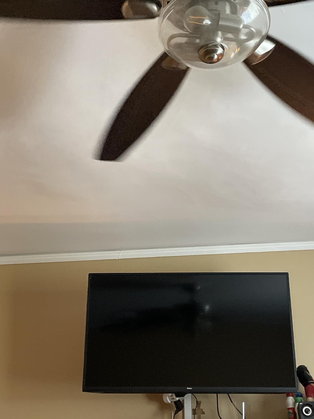 Roku Smart TV 2025 – 32-Inch Select Series, 1080p Full HD TV – Roku TV with Voice Remote – Flat Screen LED Television with Wi-Fi for Streaming Live Local News, Sports, Family Entertainment Customer Review Roku Smart TV 2025 – 32-Inch Select Series, 1080p Full HD TV – Roku TV with Voice Remote – Flat Screen LED Television with Wi-Fi for Streaming Live Local News, Sports, Family Entertainment - Customer Photo 5