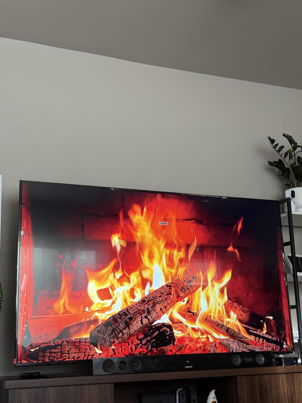 Samsung 75-Inch Class QLED Q7F Series Samsung Vision AI Smart TV (2025 Model, 75Q7F) Quantum HDR, Object Tracking Sound Lite, Q4 AI Gen1 Processor, 4K upscaling, Gaming Hub, Alexa Built-in - Customer Photo 3