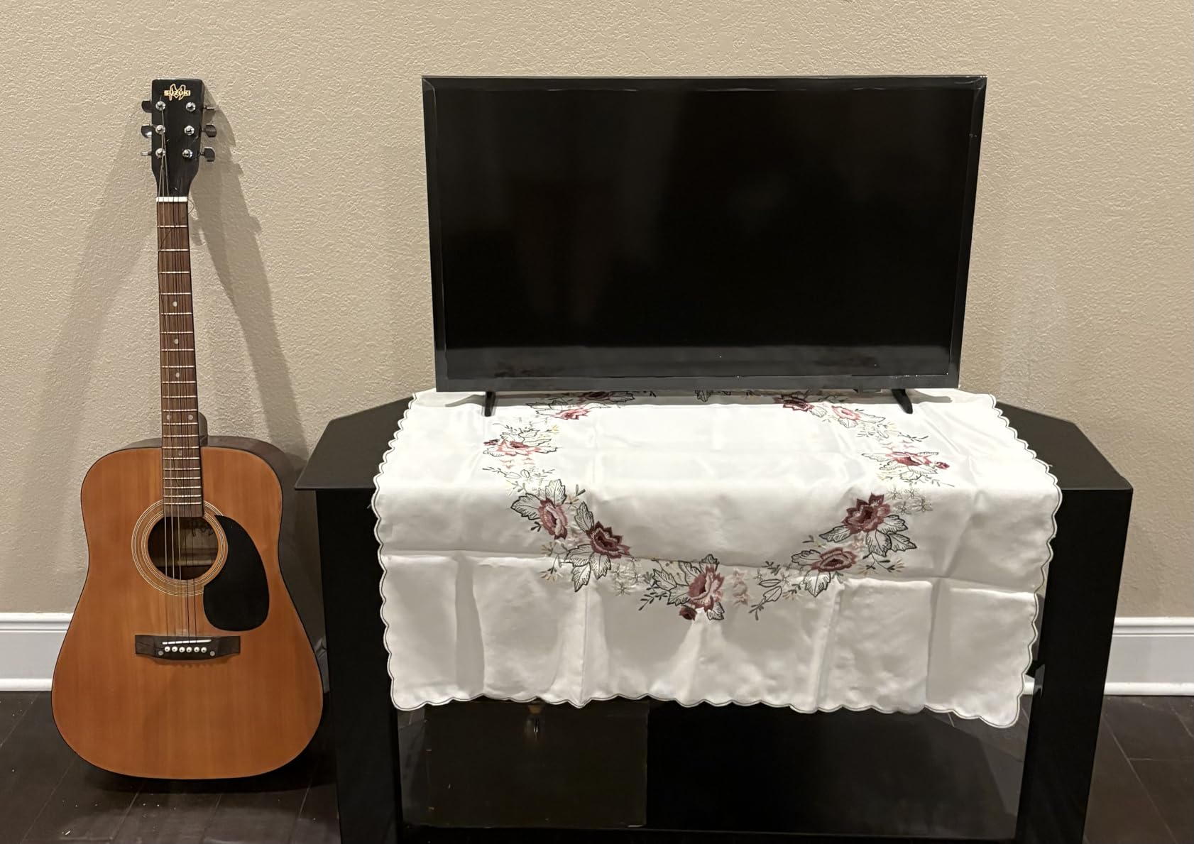 SAMSUNG 32-Inch Class Full HD F6000 Smart TV (2025 Model) HDR, Object Tracking Sound Lite, Knox Security, One UI Tizen, Smart TV - Customer Photo 2