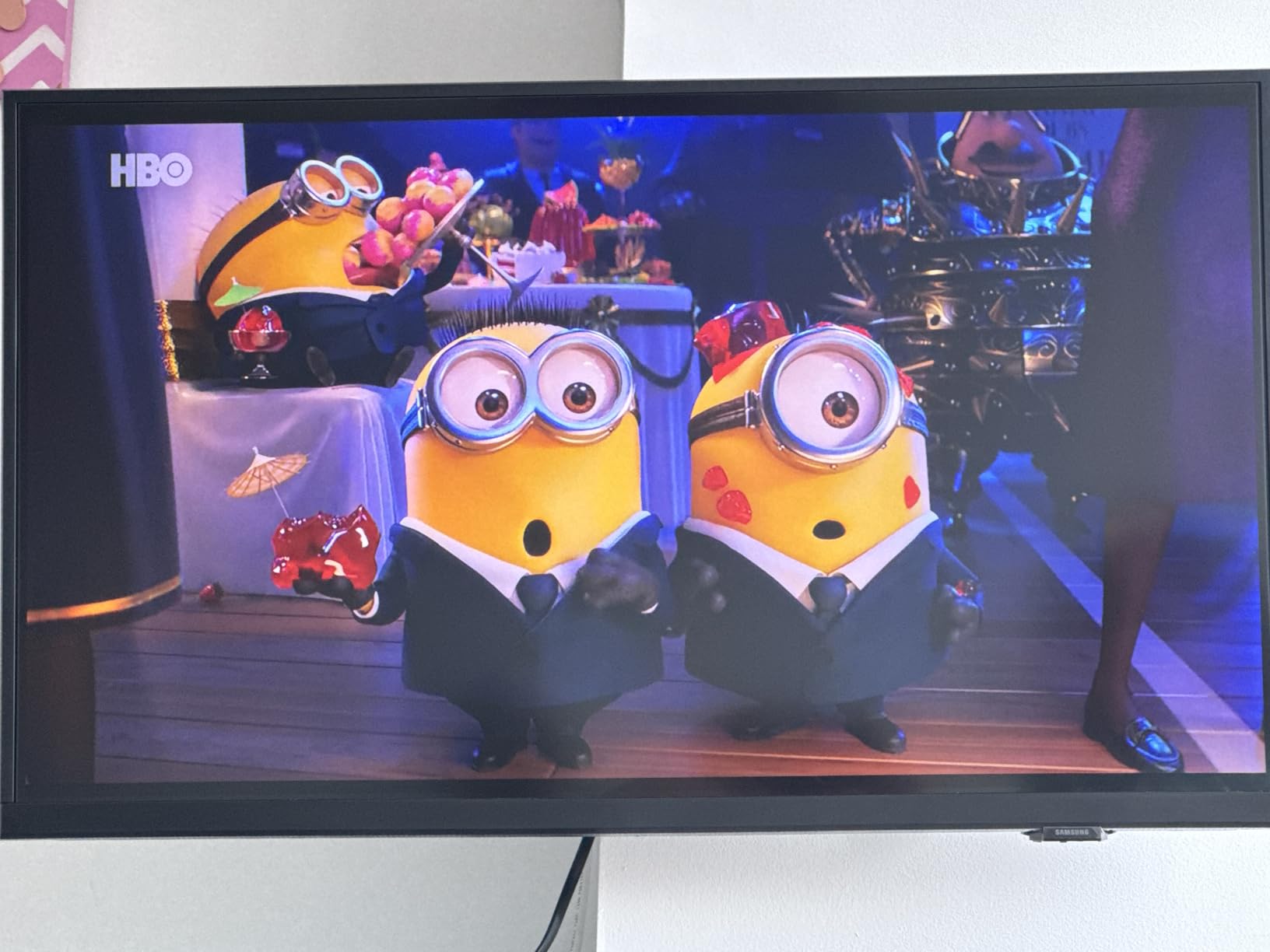 SAMSUNG 32-Inch Class Full HD F6000 Smart TV (2025 Model) HDR, Object Tracking Sound Lite, Knox Security, One UI Tizen, Smart TV - Customer Photo 5