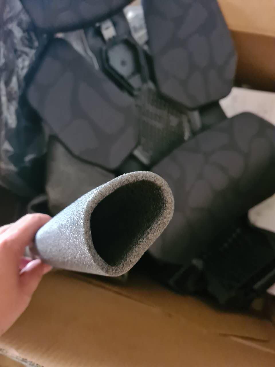 Razer Iskur V2 X Ergonomic Gaming Chair: Built-in Lumbar Support - Widened Seat - High Density Foam Cushions - Adjustable 152 Degree Recline - 2D Armrests - Plush Fabric Finish - Light Gray Edition - Customer Photo 1