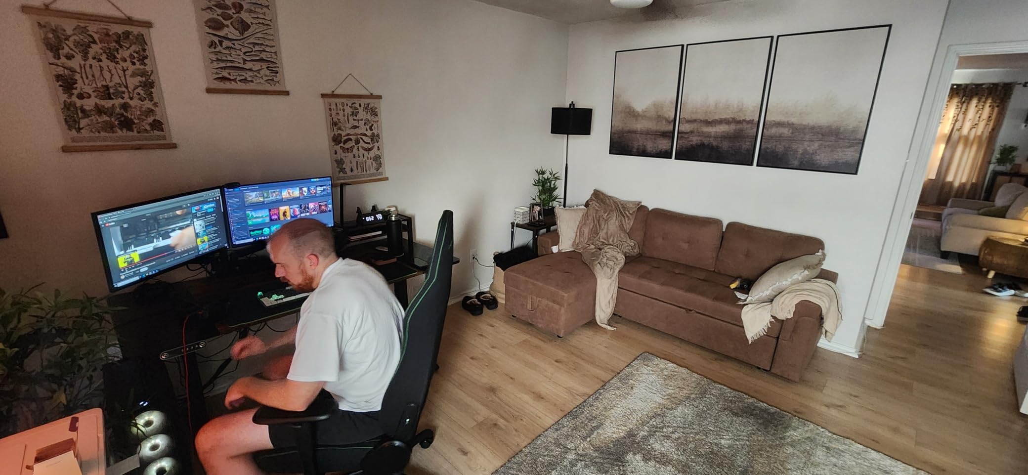 Razer Iskur V2 X Ergonomic Gaming Chair: Built-in Lumbar Support - Widened Seat - High Density Foam Cushions - Adjustable 152 Degree Recline - 2D Armrests - Plush Fabric Finish - Light Gray Edition - Customer Photo 2