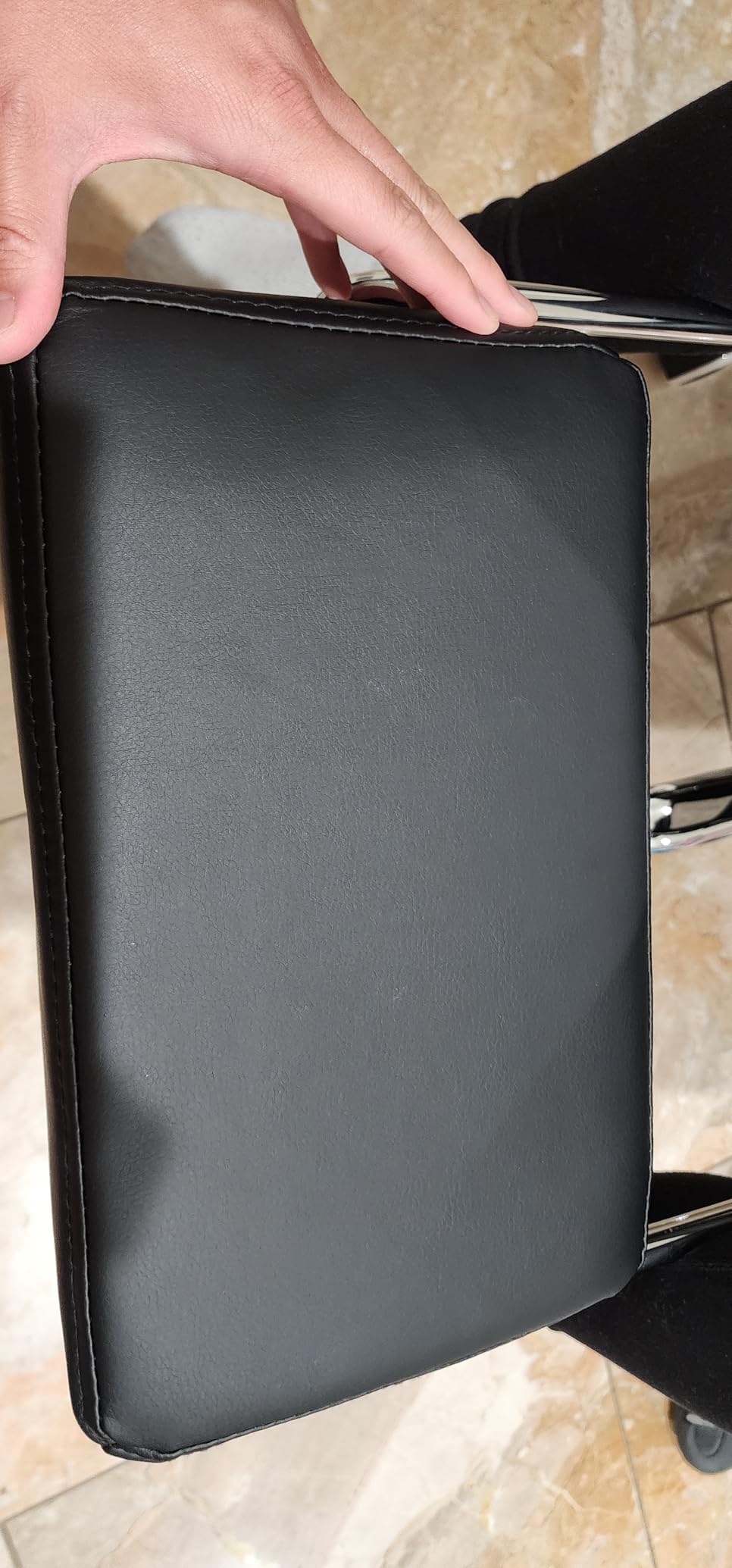 GTRACING Big and Tall Gaming Chair 400lbs Heavy Duty Office Chair with Foot Rest & Ergonomic Pocket Spring Lumbar Support, High Back 3D Saddle Shaped Cushion for Back Pain Relief, Matte-Black - Customer Photo 1