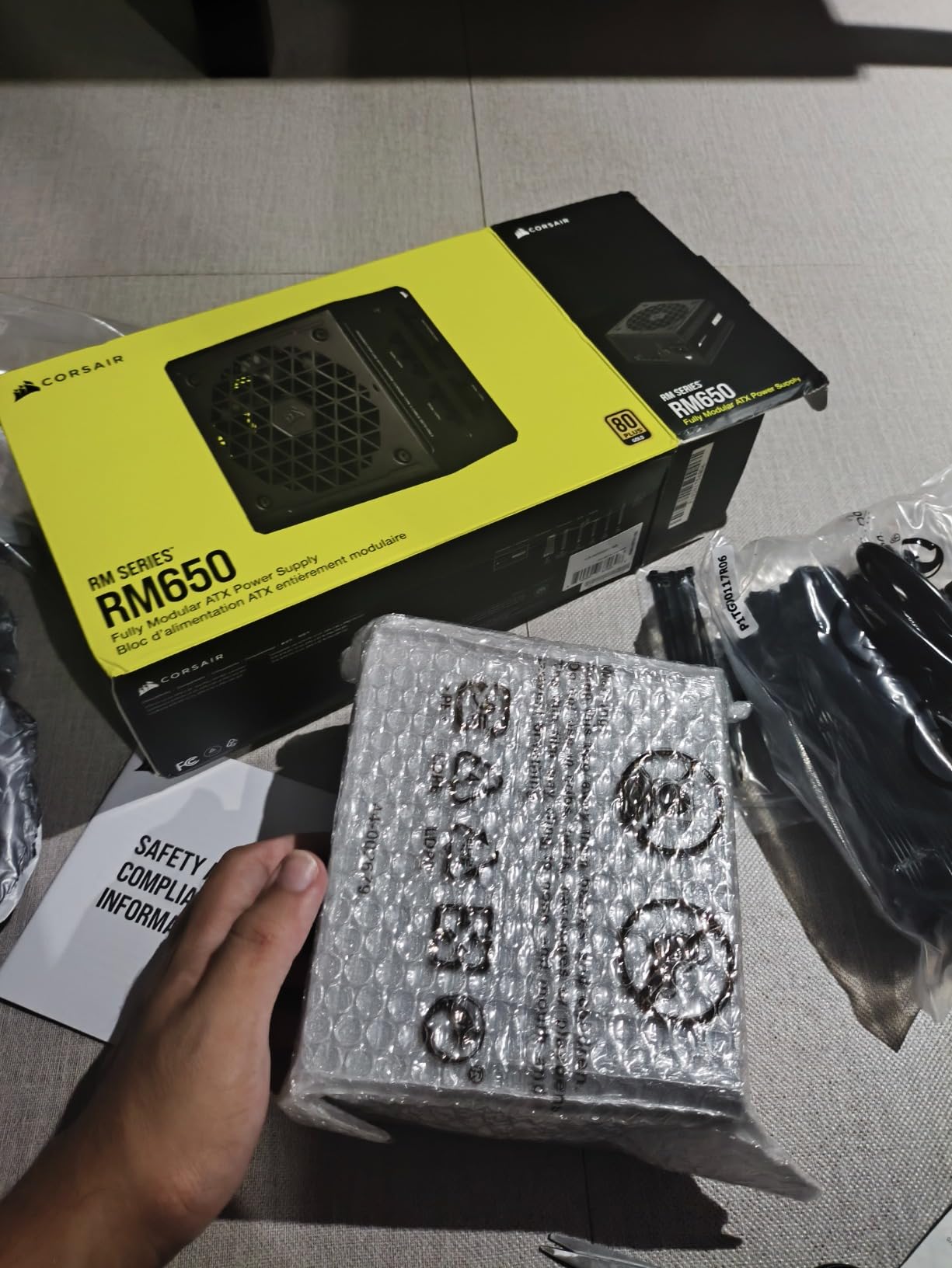 CORSAIR RM1200e (2023) Fully Modular Low-Noise ATX Power Supply with 12V-2x6 Cable – ATX 3.1 & PCIe 5.1 Compliant, Cybenetics Platinum Efficiency, 105°C-Rated Capacitors, Modern Standby Mode – Black - Customer Photo 2