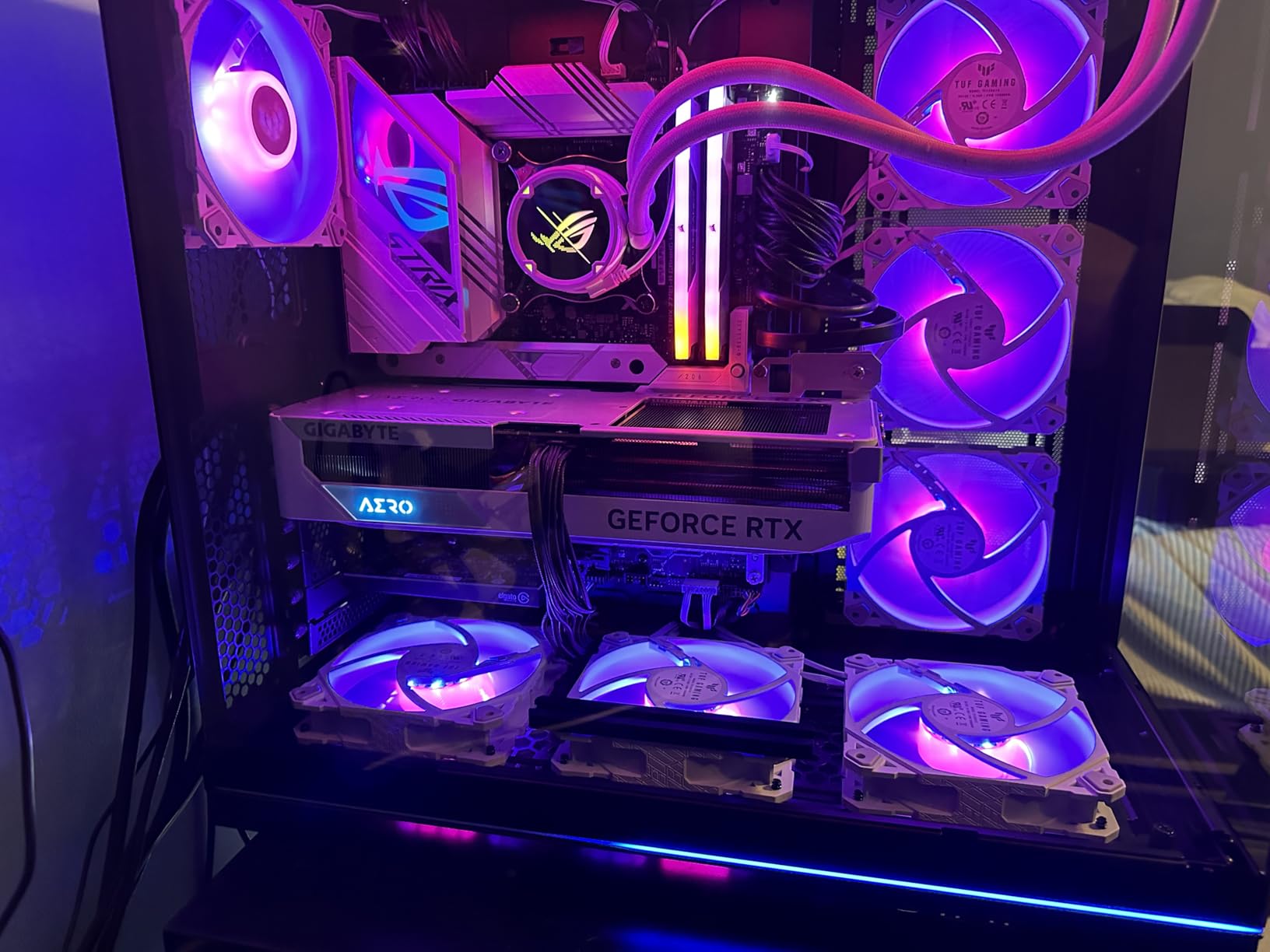 GIGABYTE GeForce RTX 5070 Ti WINDFORCE SFF 16G Graphics Card, 16GB 256-bit GDDR7, PCIe 5.0, WINDFORCE Cooling System, GV-N507TWF3-16GD Video Card - Customer Photo 4