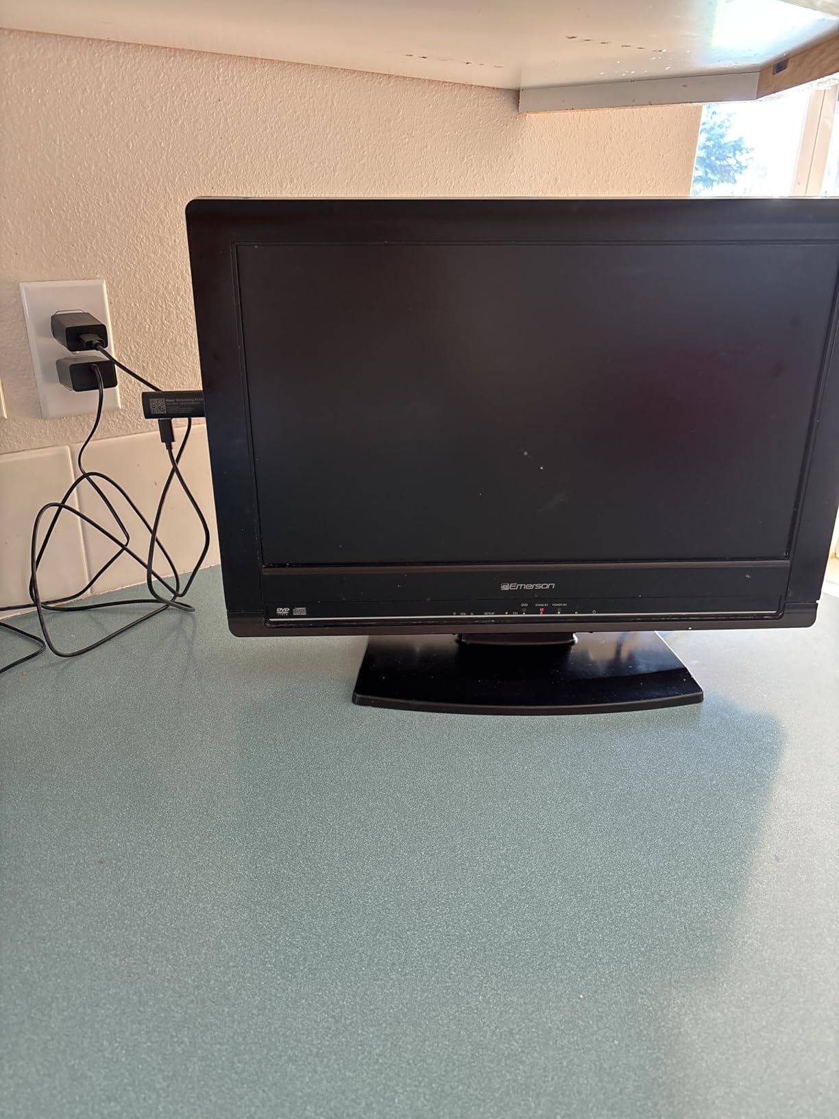 Roku Streaming Stick Plus 2025 - 4K & HDR Roku Streaming Device for TV with Voice Remote - Free & Live TV - Customer Photo 3