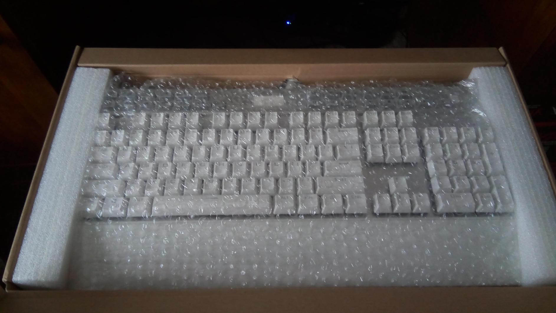 Redragon Wireless Mechanical Keyboard,3-Modes Bluetooth Gasket Hot Swappable TKL RGB Custom Keyboard,Pre-lubed Switches,Side Printed PBT Gradient Keycaps, South-Facing LEDs Socket - Customer Photo 5