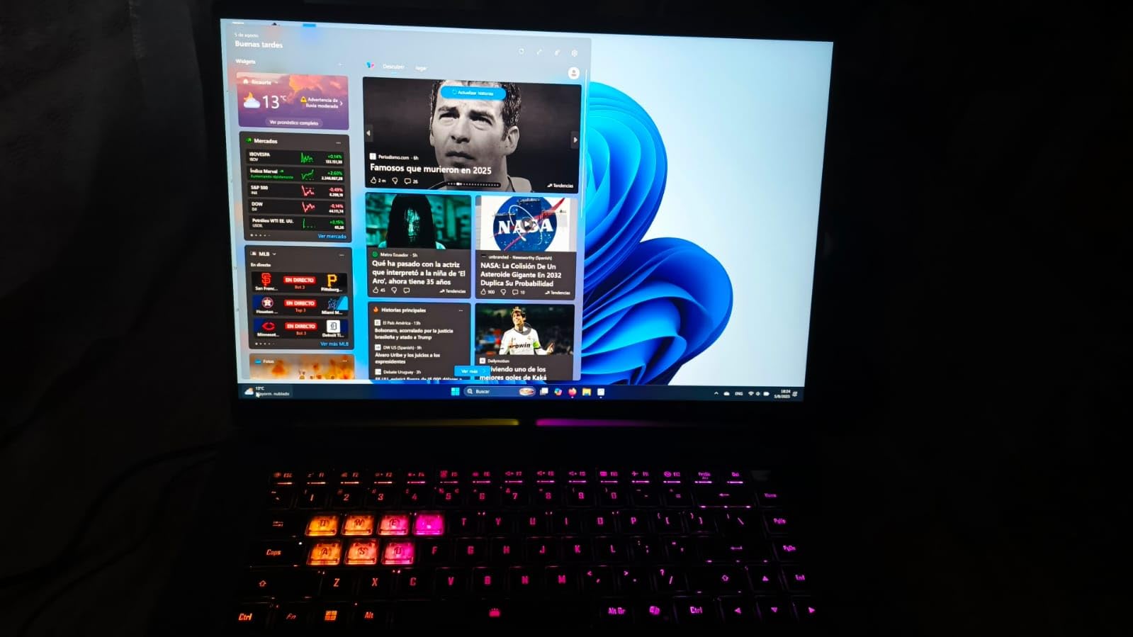 GIGABYTE - AORUS MASTER 16 Gaming Laptop - 240Hz 2560x1600 OLED - NVIDIA GeForce RTX 5070 Ti - Intel Core Ultra 9 275HX - 1TB SSD with 32GB DDR5 RAM - Windows 11 Home AD (AORUS MASTER 16 BXHC4USE64SH) Customer Review GIGABYTE - AORUS MASTER 16 Gaming Laptop - 240Hz 2560x1600 OLED - NVIDIA GeForce RTX 5070 Ti - Intel Core Ultra 9 275HX - 1TB SSD with 32GB DDR5 RAM - Windows 11 Home AD (AORUS MASTER 16 BXHC4USE64SH) - Customer Photo 1