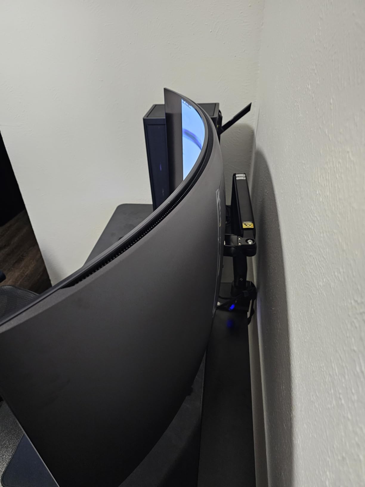 MOUNTUP Heavy Duty Monitor Arm for 49 inches, 44 lbs Curved Screens, Ultrawide Single Monitor Desk Mount, Monitors Stand for Samsung Odyssey G9 and More, VESA Mount with Clamp & Grommet Base Customer Review MOUNTUP Heavy Duty Monitor Arm for 49 inches, 44 lbs Curved Screens, Ultrawide Single Monitor Desk Mount, Monitors Stand for Samsung Odyssey G9 and More, VESA Mount with Clamp & Grommet Base - Customer Photo 2