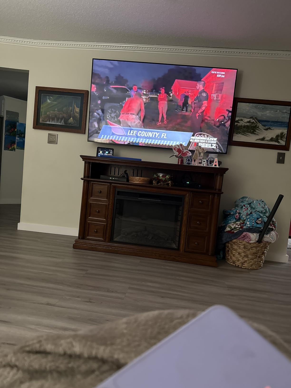 Samsung 55-Inch Class QLED Q8F 4K UHD Smart TV (2025 Model) Q4 AI Processor, 100% Color Volume with Quantum Dot, AirSlim Design, Endless Free Content, Samsung Vision AI, Alexa Built-in Customer Review Samsung 55-Inch Class QLED Q8F 4K UHD Smart TV (2025 Model) Q4 AI Processor, 100% Color Volume with Quantum Dot, AirSlim Design, Endless Free Content, Samsung Vision AI, Alexa Built-in - Customer Photo 4