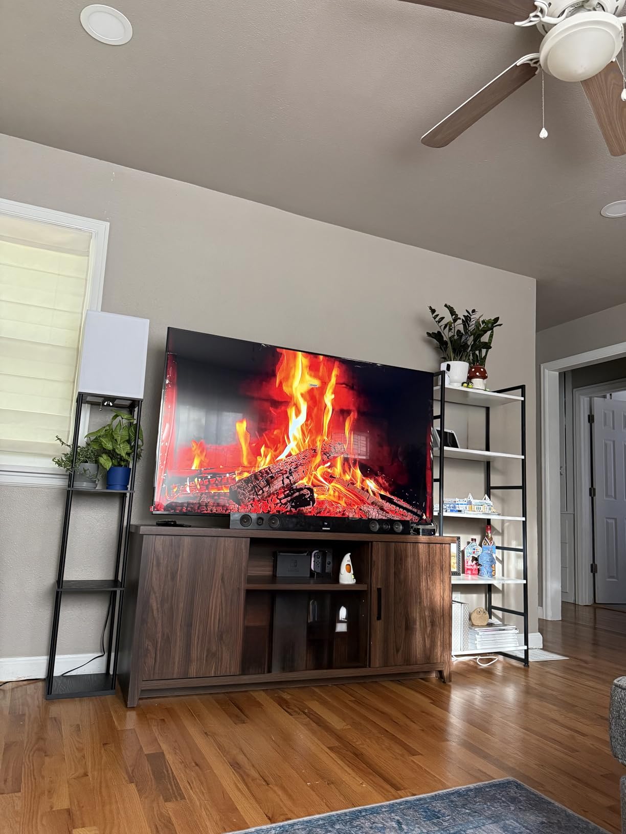 85-Inch Class QLED Q7F Series Samsung Vision AI Smart TV (2025 Model, 85Q7F) Quantum HDR, Object Tracking Sound Lite, Q4 AI Gen1 Processor, 4K upscaling, Gaming Hub, Alexa Built-in - Customer Photo 2