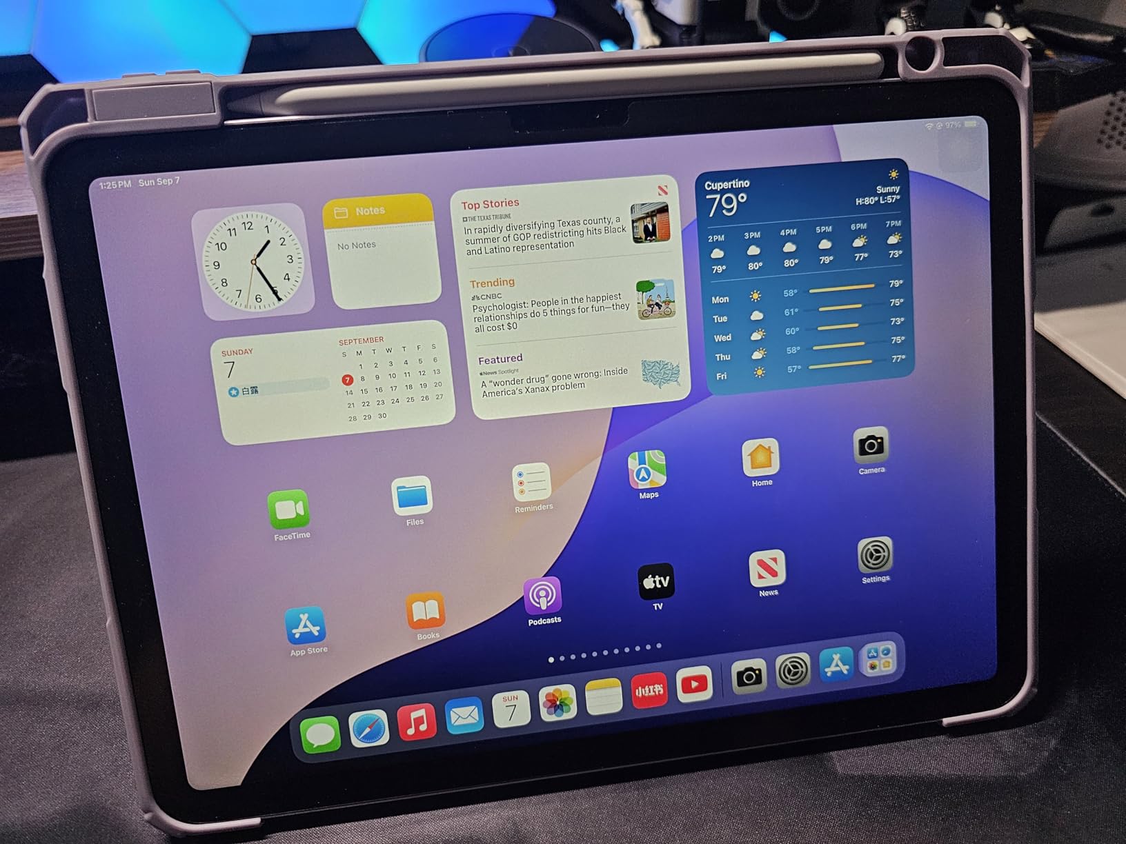 Apple iPad Air 11-inch with M3 chip Built for Apple Intelligence, Liquid Retina Display, 512GB, 12MP Front/Back Camera, Wi-Fi 6E, Touch ID, All-Day Battery Life — Starlight Customer Review Apple iPad Air 11-inch with M3 chip Built for Apple Intelligence, Liquid Retina Display, 512GB, 12MP Front/Back Camera, Wi-Fi 6E, Touch ID, All-Day Battery Life — Starlight - Customer Photo 2