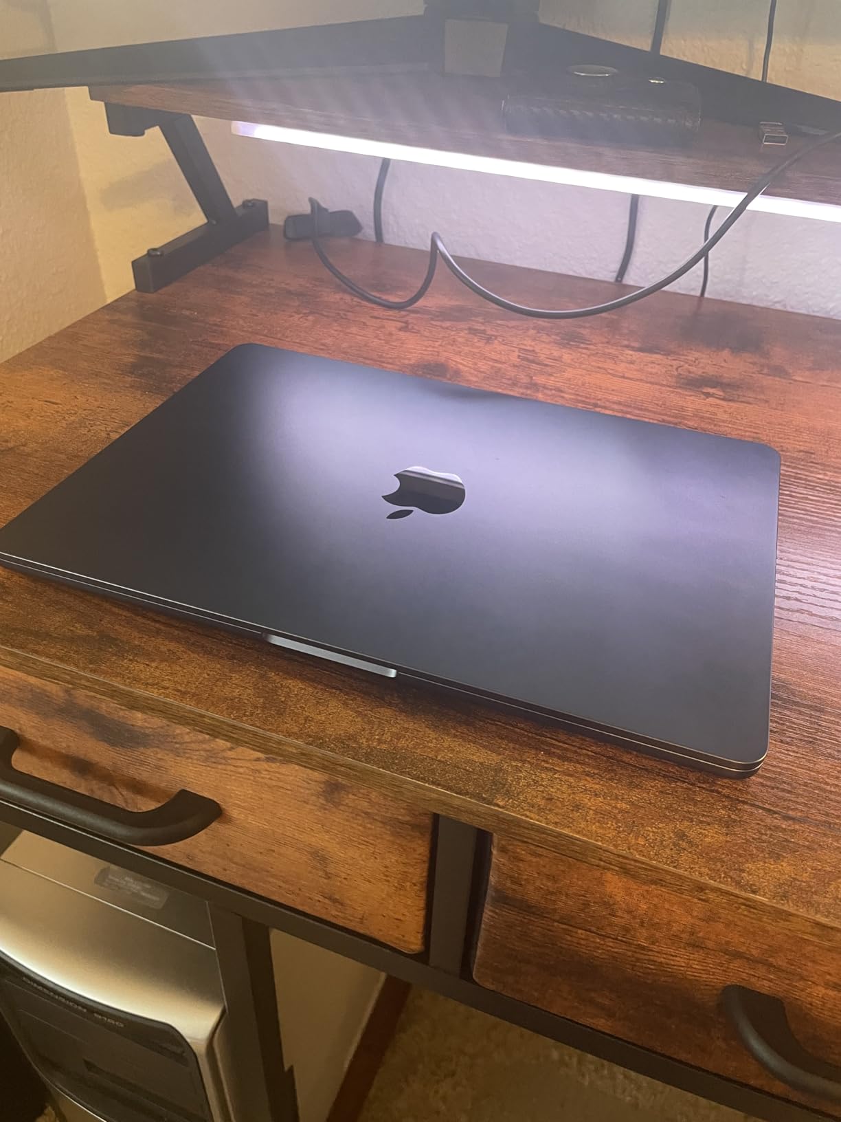 Apple 2025 MacBook Air 13-inch Laptop with M4 chip: Built for Apple Intelligence, 13.6-inch Liquid Retina Display, 16GB Unified Memory, 256GB SSD Storage, 12MP Center Stage Camera, Touch ID; Midnight - Customer Photo 2