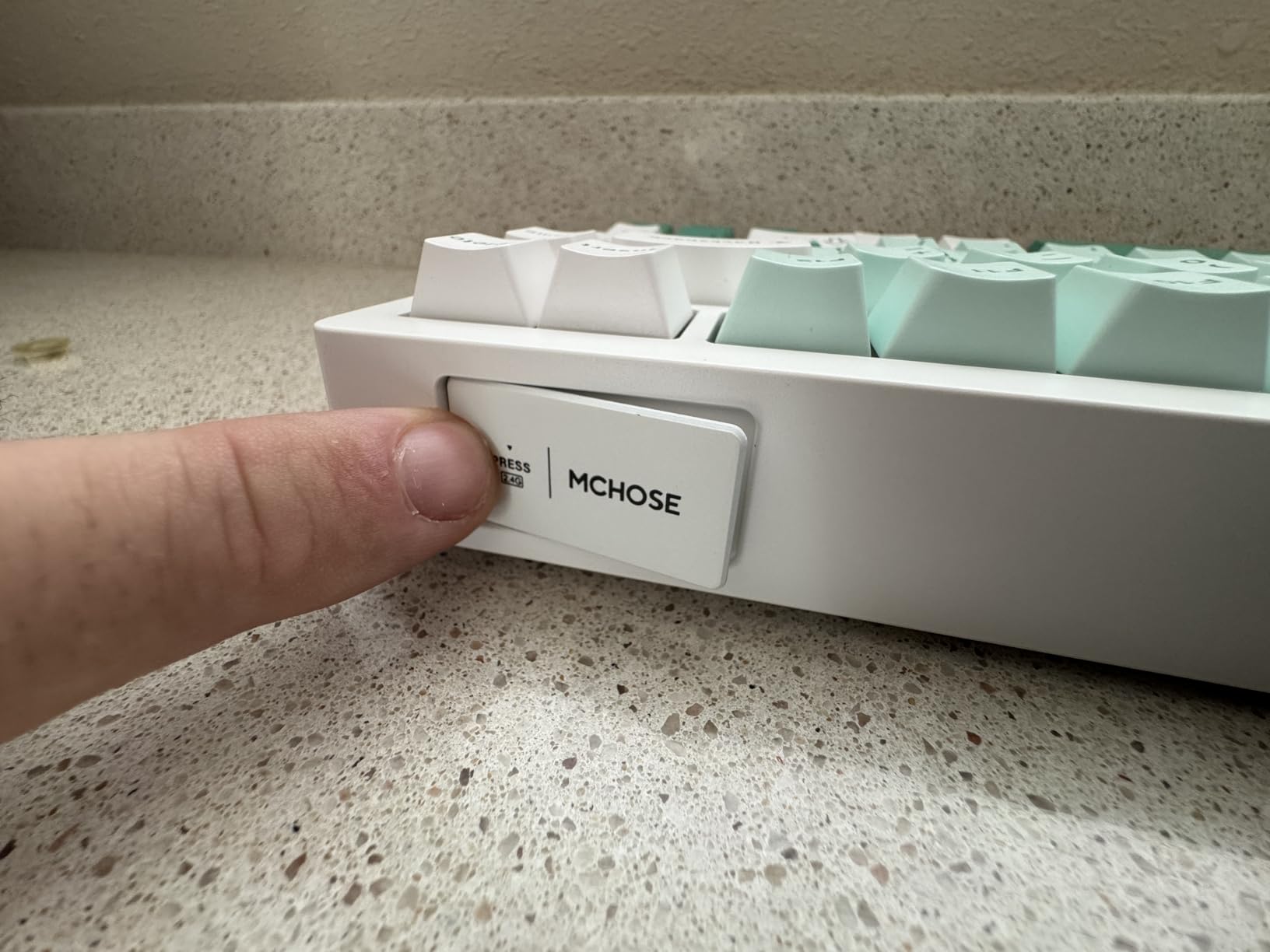 MCHOSE G75 PRO 75% Wireless Mechanical Keyboard, TKL Keyboards Tri-Mode BT5.0/2.4GHz/USB-C, Hot Swap Custom Creamy Keyboards Linear Switch, Double Shot PBT Keycaps RGB LED Backlit, White&Green - Customer Photo 4