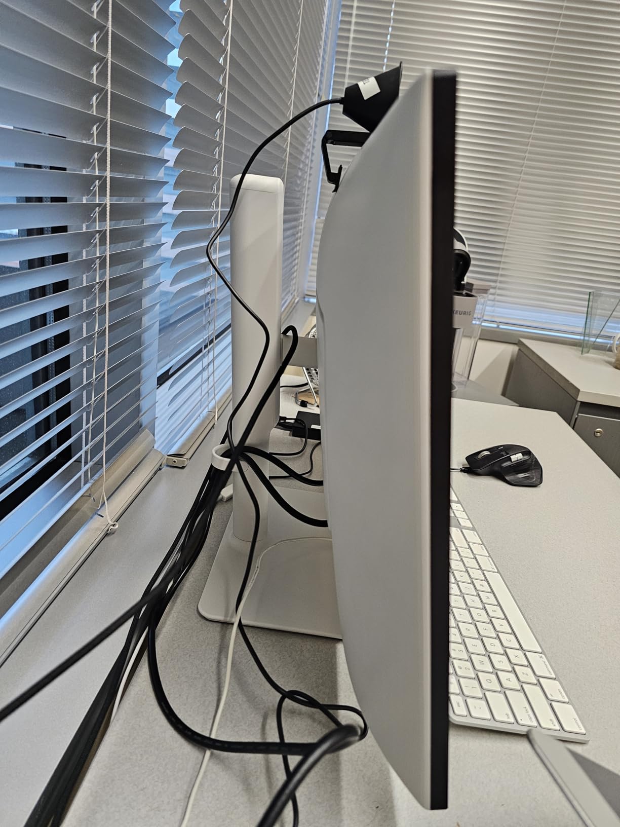 Dell 27 Plus 4K USB-C Monitor - S2725QC - 27-inch 4K (3840 x 2160) 120Hz 16:9 Display, AMD FreeSync Premium, sRGB 99%, Integrated Speakers, 1500:1 Contrast Ratio, Comfortview Plus - Ash White - Customer Photo 1