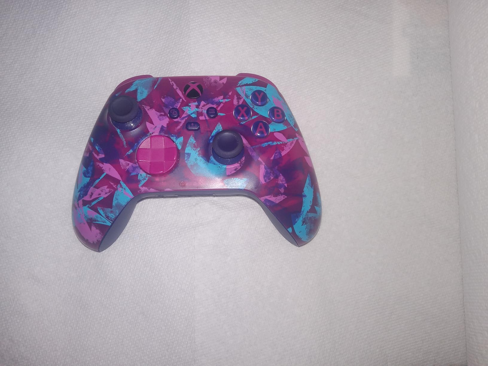 Xbox Wireless Gaming Controller (2025) – Pulse Red – Play on Xbox, Windows, Android, iOS, FireTV Sticks, Smart TVs, VR Headsets Customer Review Xbox Wireless Gaming Controller (2025) – Pulse Red – Play on Xbox, Windows, Android, iOS, FireTV Sticks, Smart TVs, VR Headsets - Customer Photo 1