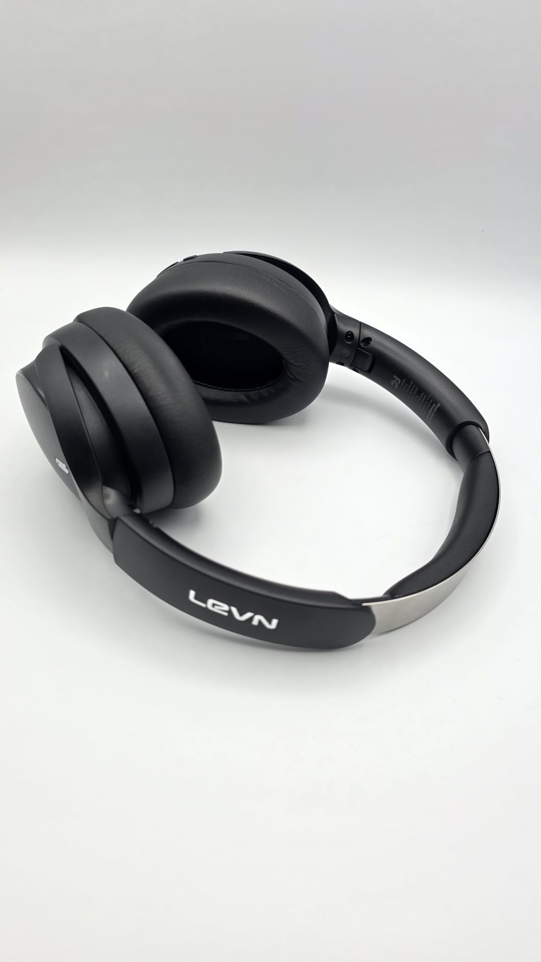 LEVN Hybrid Active Noise Cancelling Headphones, Wireless Headphones Bluetooth 5.4 with Transparent Mode, Hi-Res Audio, Deep Bass, 70H Playtime Over Ear Bluetooth Headset for Work/Travel/Home/Office Customer Review LEVN Hybrid Active Noise Cancelling Headphones, Wireless Headphones Bluetooth 5.4 with Transparent Mode, Hi-Res Audio, Deep Bass, 70H Playtime Over Ear Bluetooth Headset for Work/Travel/Home/Office - Customer Photo 3