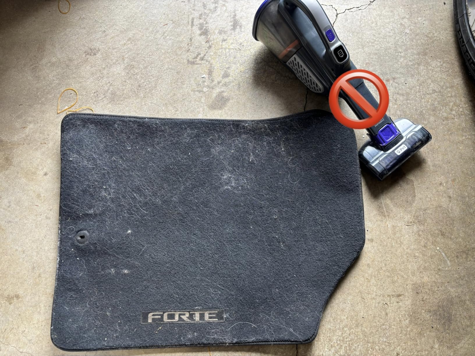 BISSELL PowerClean 200W Self-Standing Cordless Vacuum w/Tangle Free Brush Roll, Removeable Battery, Wall Mount, Upholstery Tool & Bright Headlights, 4173 - Customer Photo 5