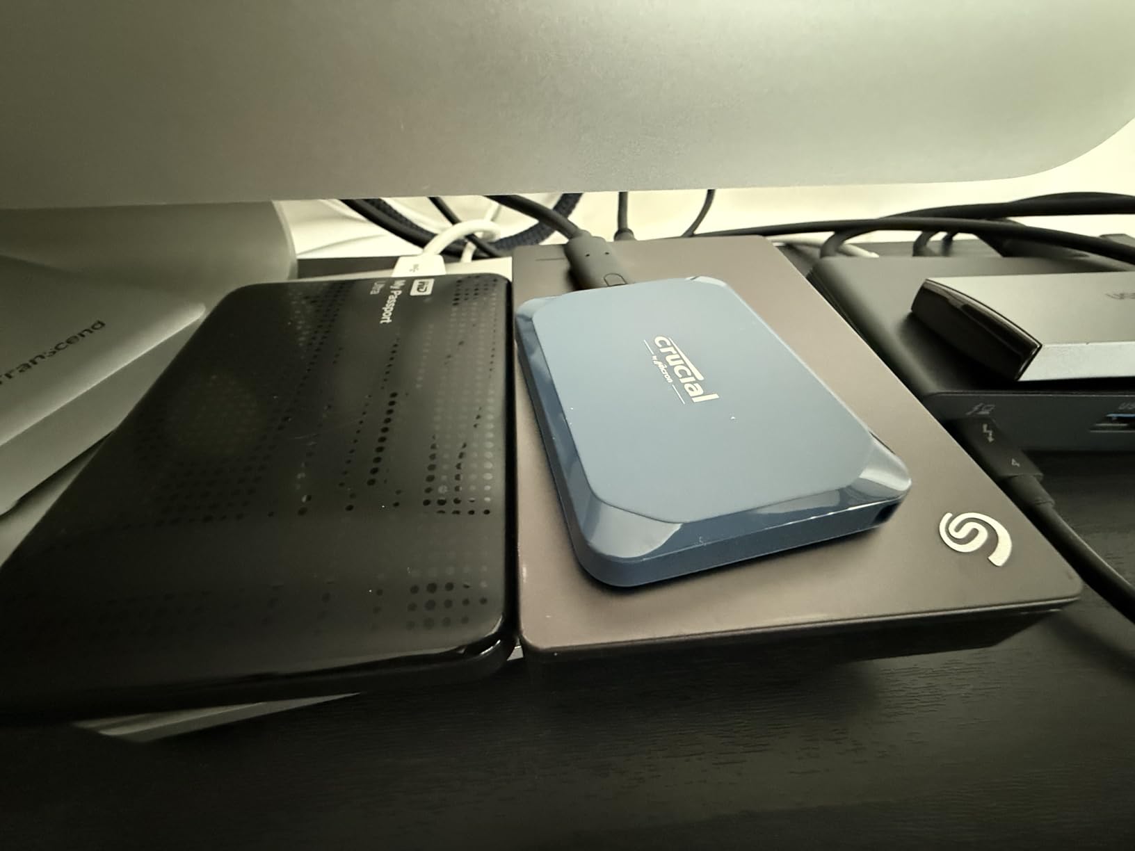 Crucial X10 4TB Portable SSD, Up to 2,100MB/s, USB 3.2 USB-C, External Solid State Drive, Compatible with Windows, Mac & Android, Durable Storage for Games, Photos & Files, Blue - CT4000X10SSD9-02 - Customer Photo 2