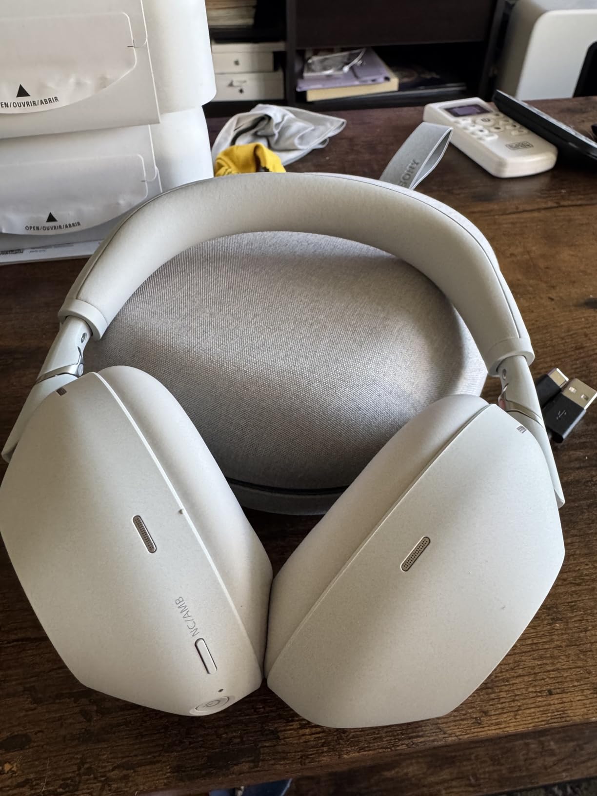 Sony WH-1000XM6 The Best Noise Canceling Wireless Headphones, HD NC Processor QN3, 12 Microphones, Adaptive NC Optimizer, Mastered by Engineers, Studio-Quality, 30-Hour Battery, Midnight Blue - Customer Photo 2