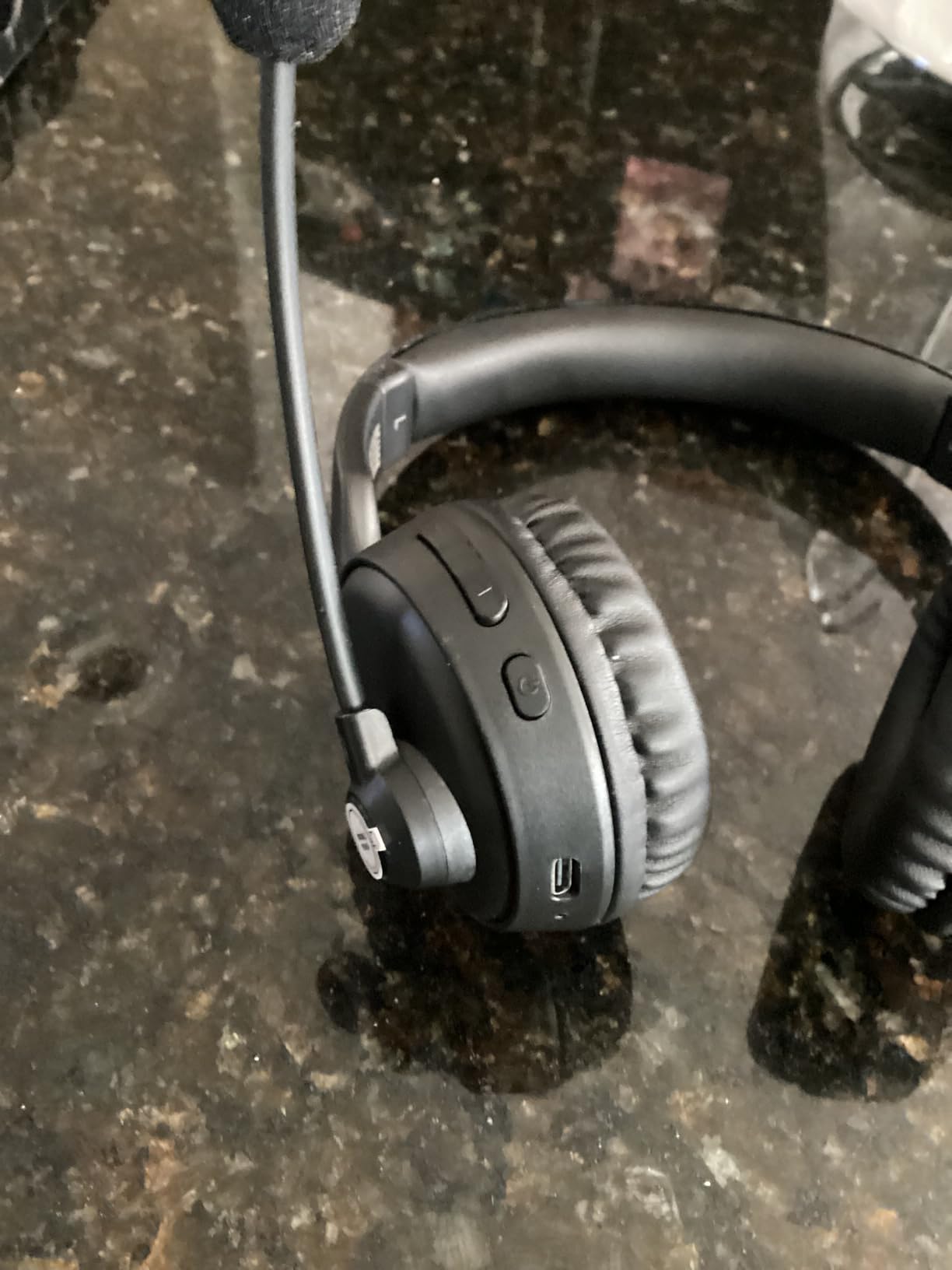 LEVN Bluetooth Headset with Microphone, 60 Hrs Working Time Dual Connection Bluetooth Headphones with Mic, Wireless Headset with Mic for Work/Video Meetings/Phone/Call Center/PC/Music/Zoom/Teams Customer Review LEVN Bluetooth Headset with Microphone, 60 Hrs Working Time Dual Connection Bluetooth Headphones with Mic, Wireless Headset with Mic for Work/Video Meetings/Phone/Call Center/PC/Music/Zoom/Teams - Customer Photo 1