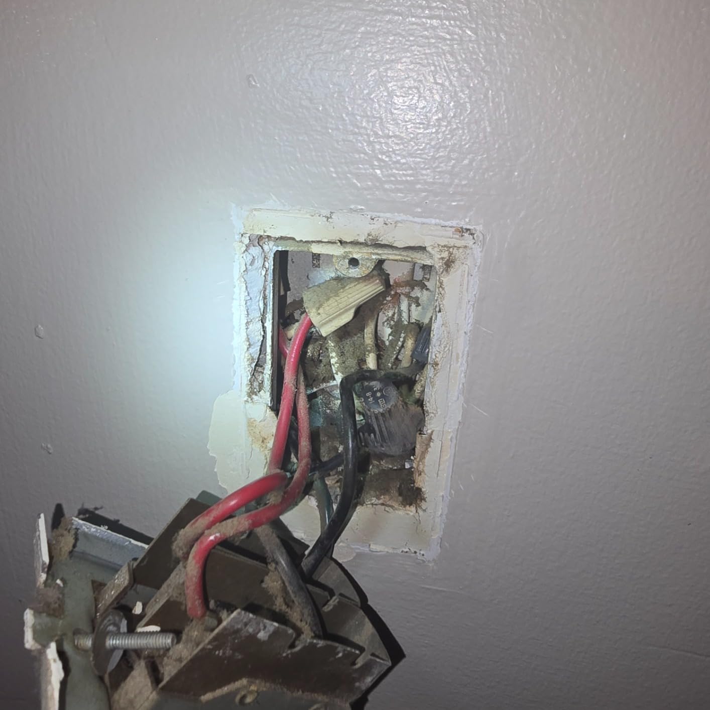 Mysa Smart Thermostat LITE - Line Voltage Electric Baseboard Heater Thermostat 120V/240V | DIY Install | HomeKit, Alexa, Google | Wi-Fi Programmable | App Control Customer Review Mysa Smart Thermostat LITE - Line Voltage Electric Baseboard Heater Thermostat 120V/240V | DIY Install | HomeKit, Alexa, Google | Wi-Fi Programmable | App Control - Customer Photo 5