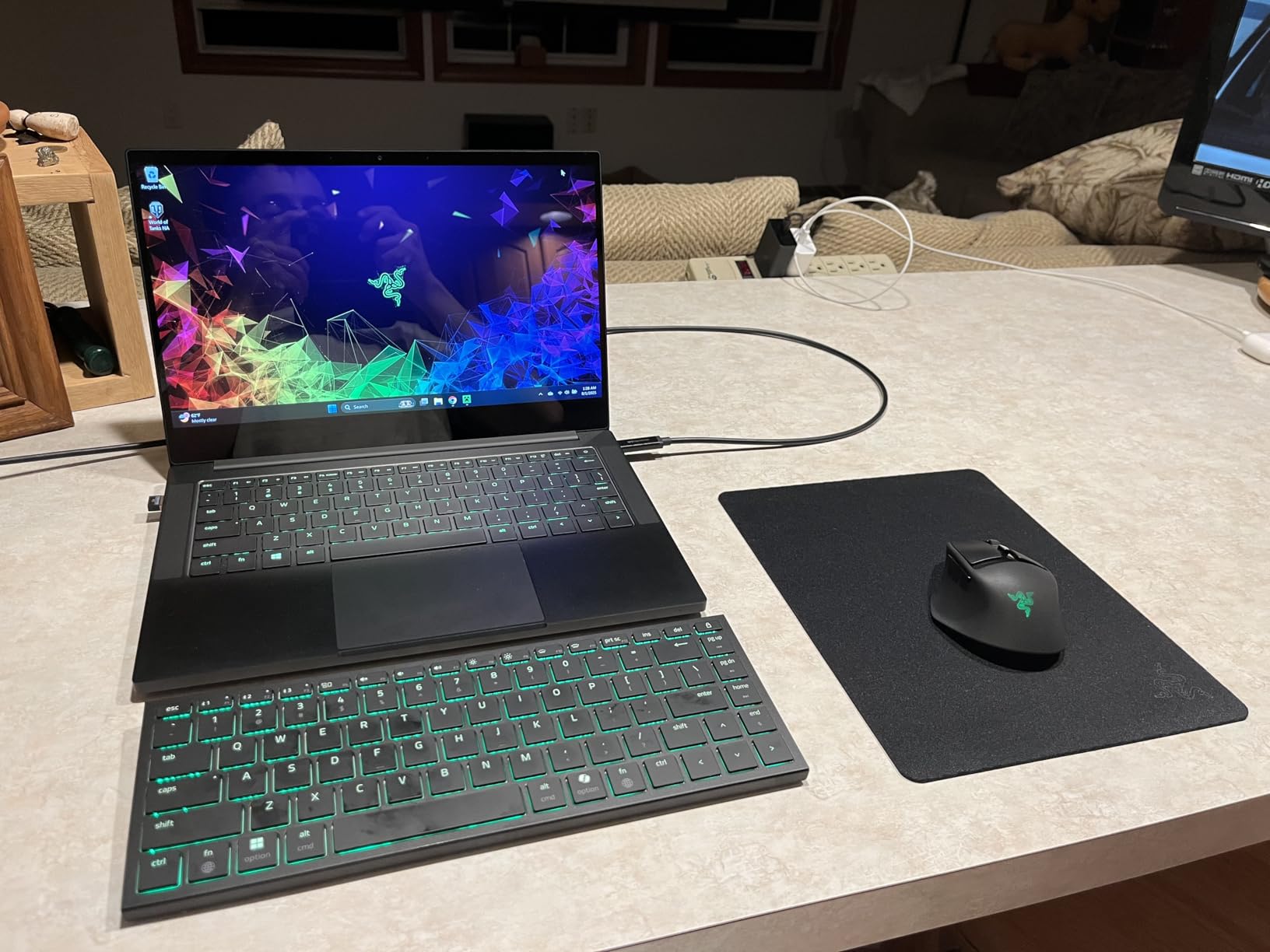 Razer Joro Portable Wireless Gaming Keyboard: Thin, Light, Compact - Chroma RGB - Low Profile Switches - Bluetooth - Long Battery Life - Snap Tap - For PC & Mac Laptops, Steam Deck, Smartphone, Tablet - Customer Photo 1