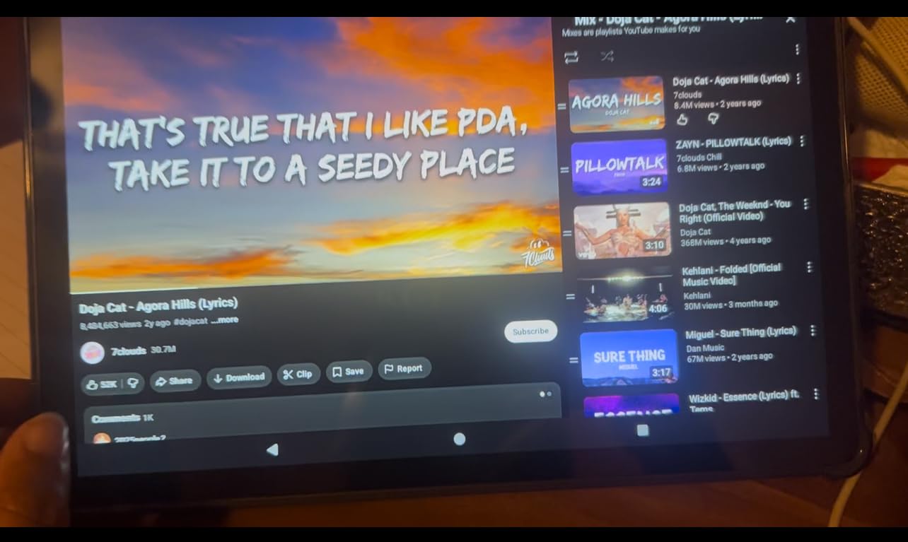 10 Inch Tablet Android 15 with Keyboard, 24GB RAM + 128GB ROM (1TB Expand), T615 Octa-Core, 1280x800 IPS HD Display, 5MP+8MP Dual Camera, 6000mAh, Mouse, Widevine L1, GPS - Customer Photo 1